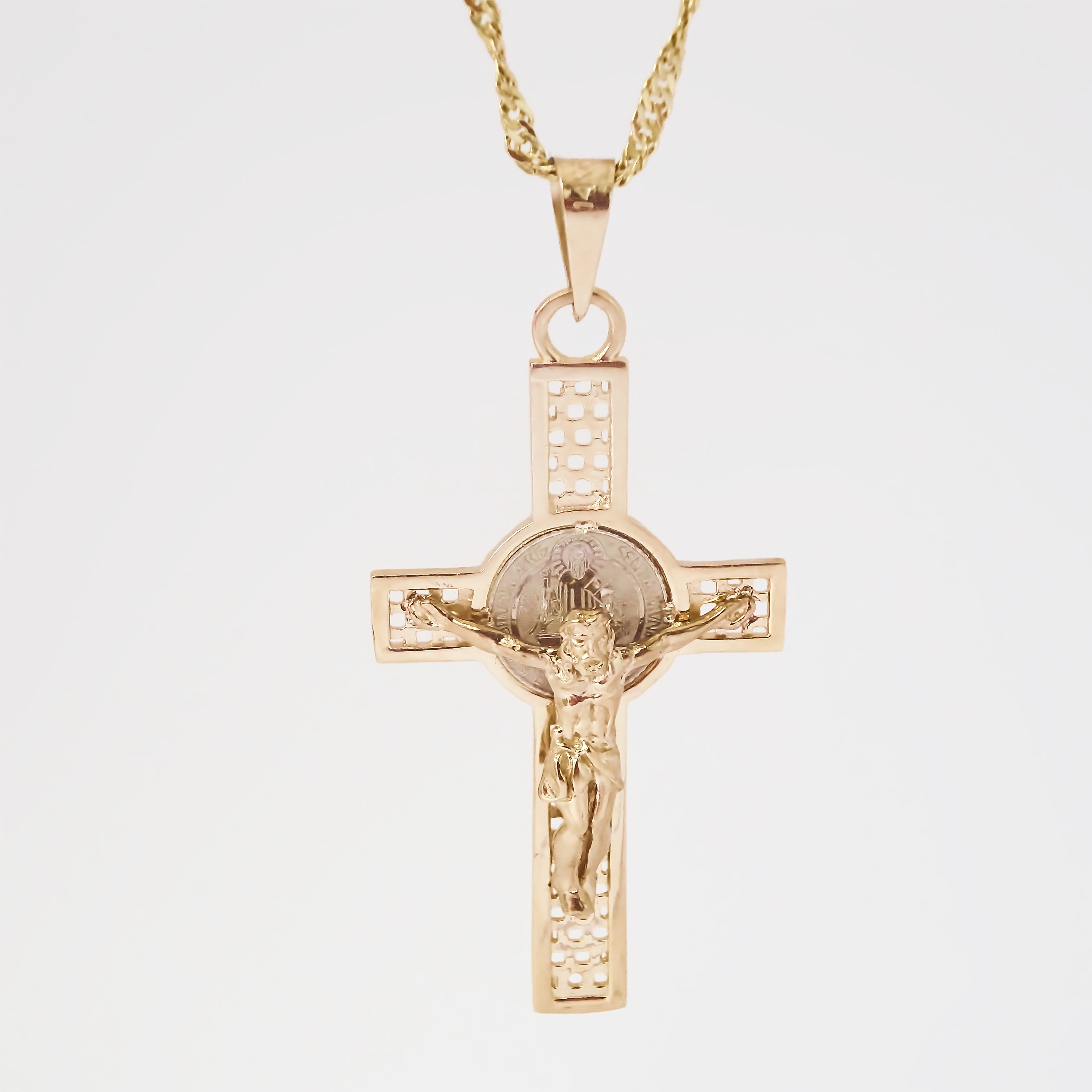 AmorEterno - Dije Cruz De San Benito Gde En Oro 10k 4.5cm Sólido