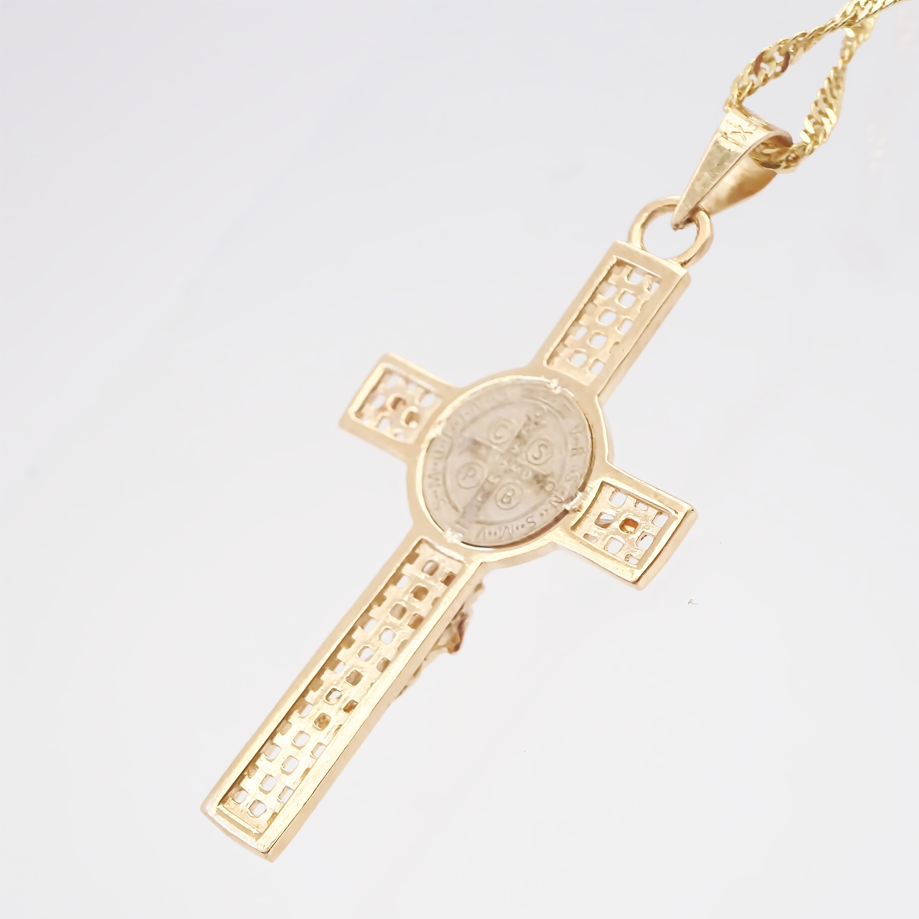 AmorEterno - Dije Cruz De San Benito Gde En Oro 10k 4.5cm Sólido