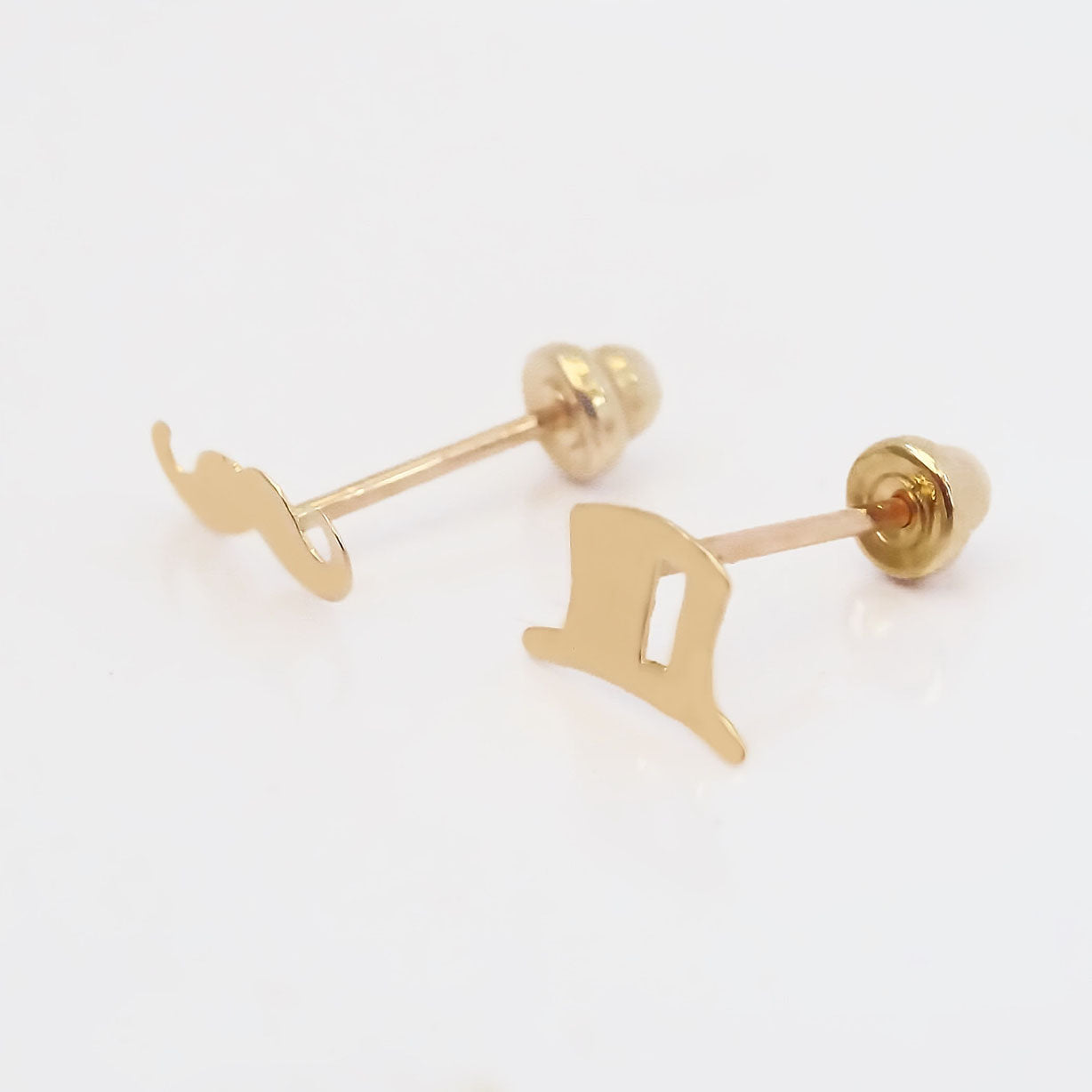 Amor Eterno - Broqueles Bigote Sombrero / Aretes / Oro 10k