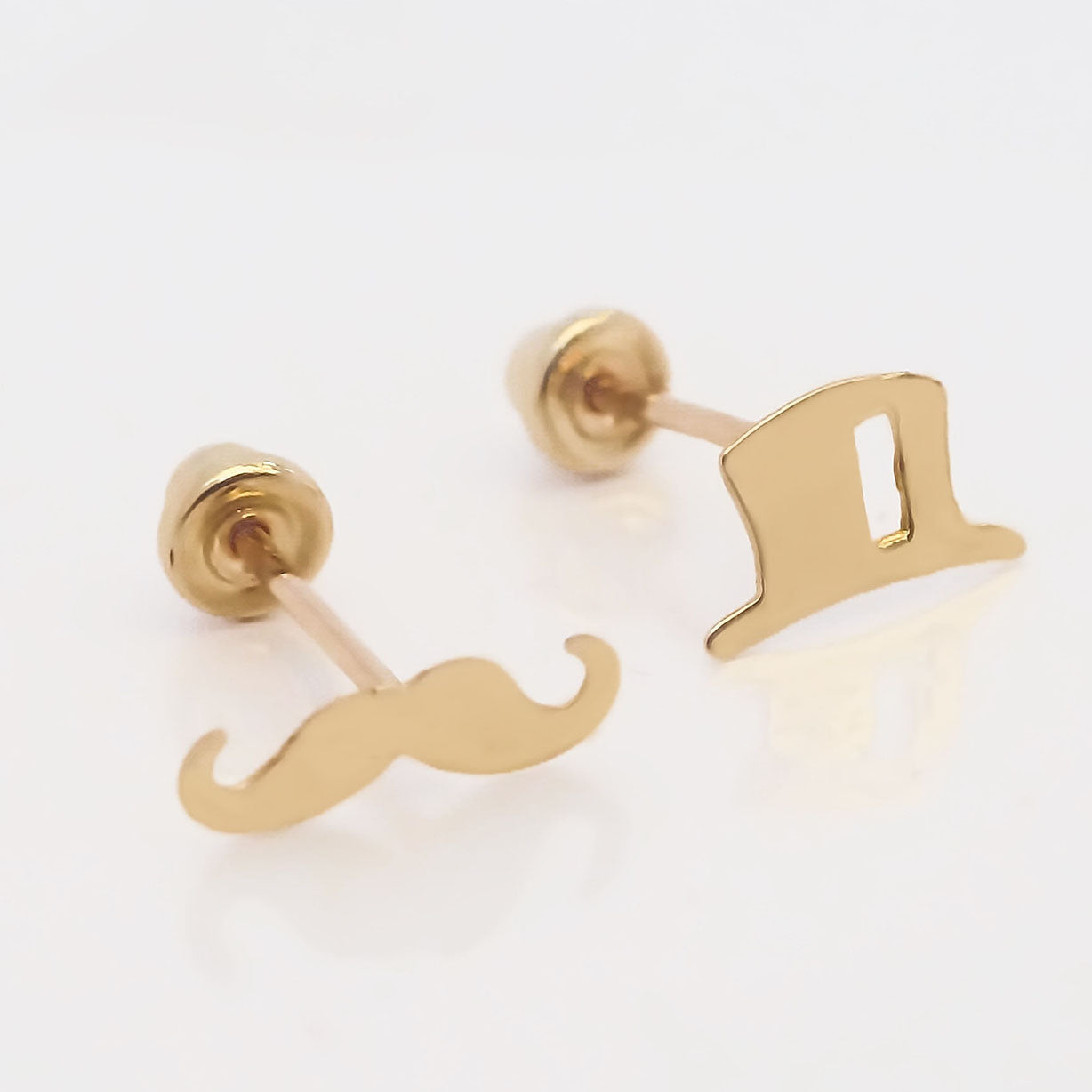 Amor Eterno - Broqueles Bigote Sombrero / Aretes / Oro 10k