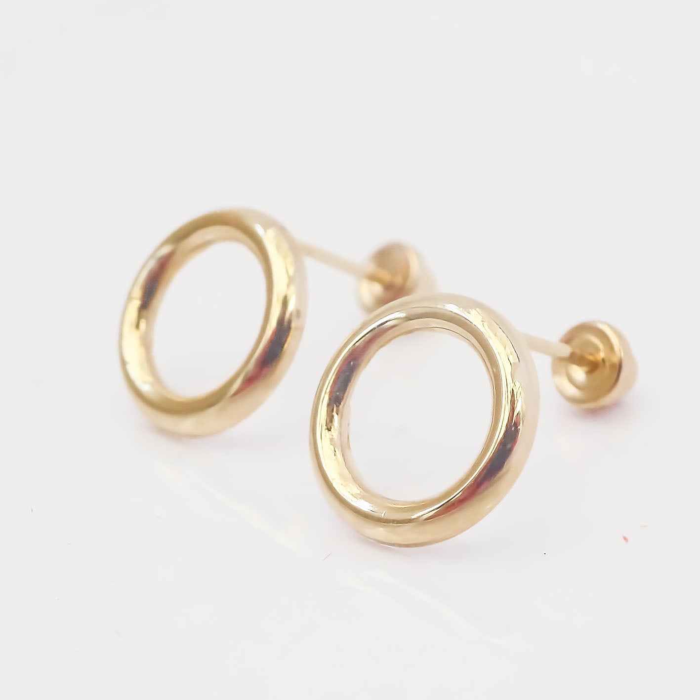 Amor Eterno - Broqueles / Circulo Elegante Silueta / Oro 10k