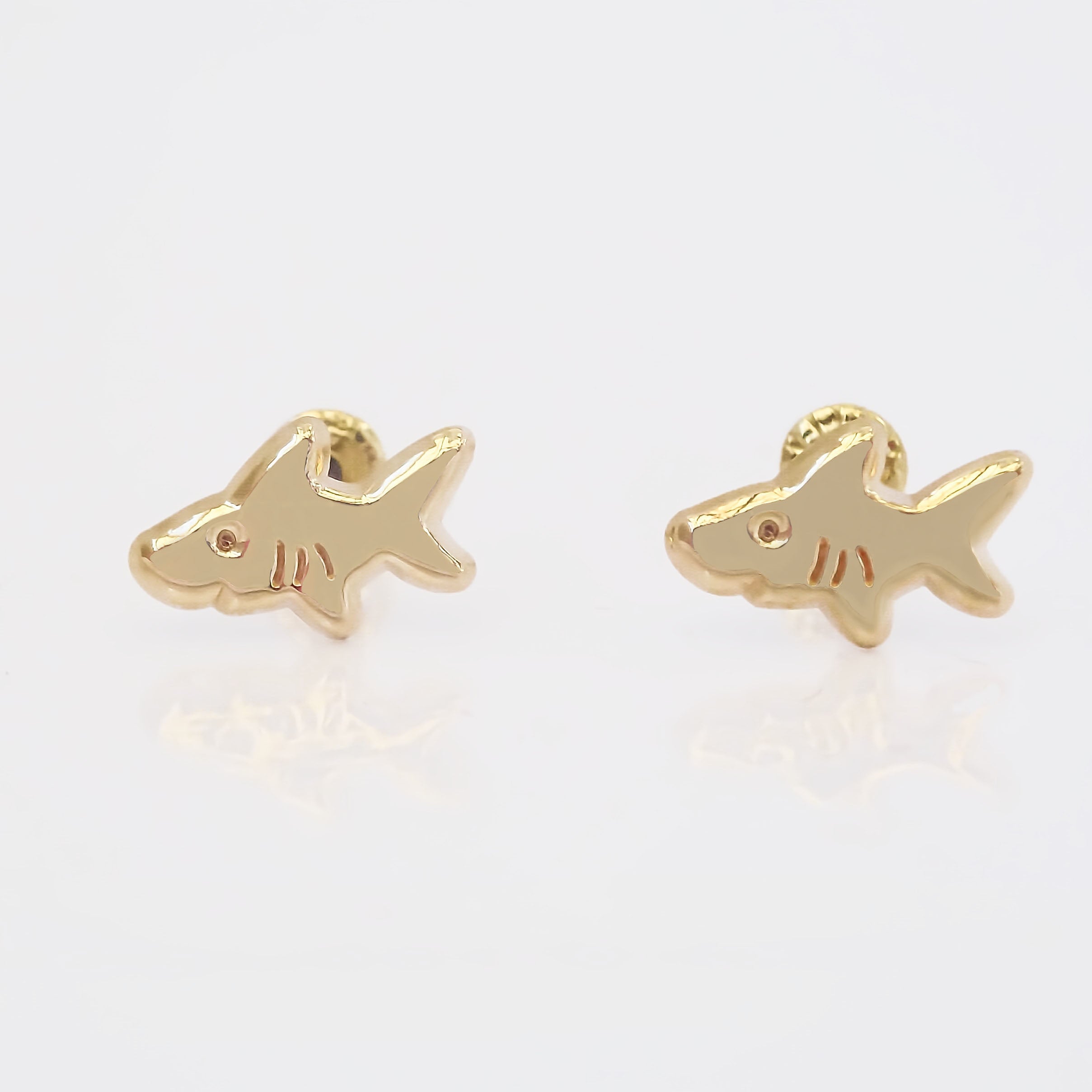 Amor Eterno - Broqueles Tiburón Playa / Aretes Oro 10k