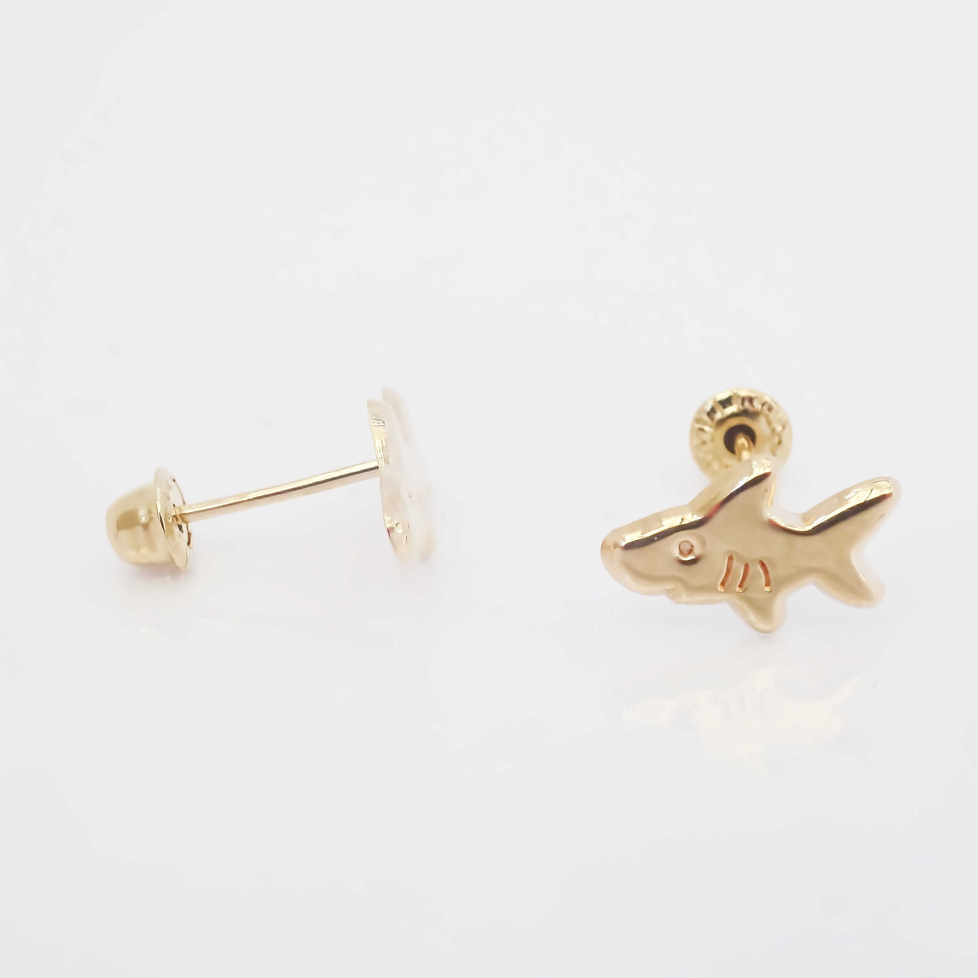 Amor Eterno - Broqueles Tiburón Playa / Aretes Oro 10k