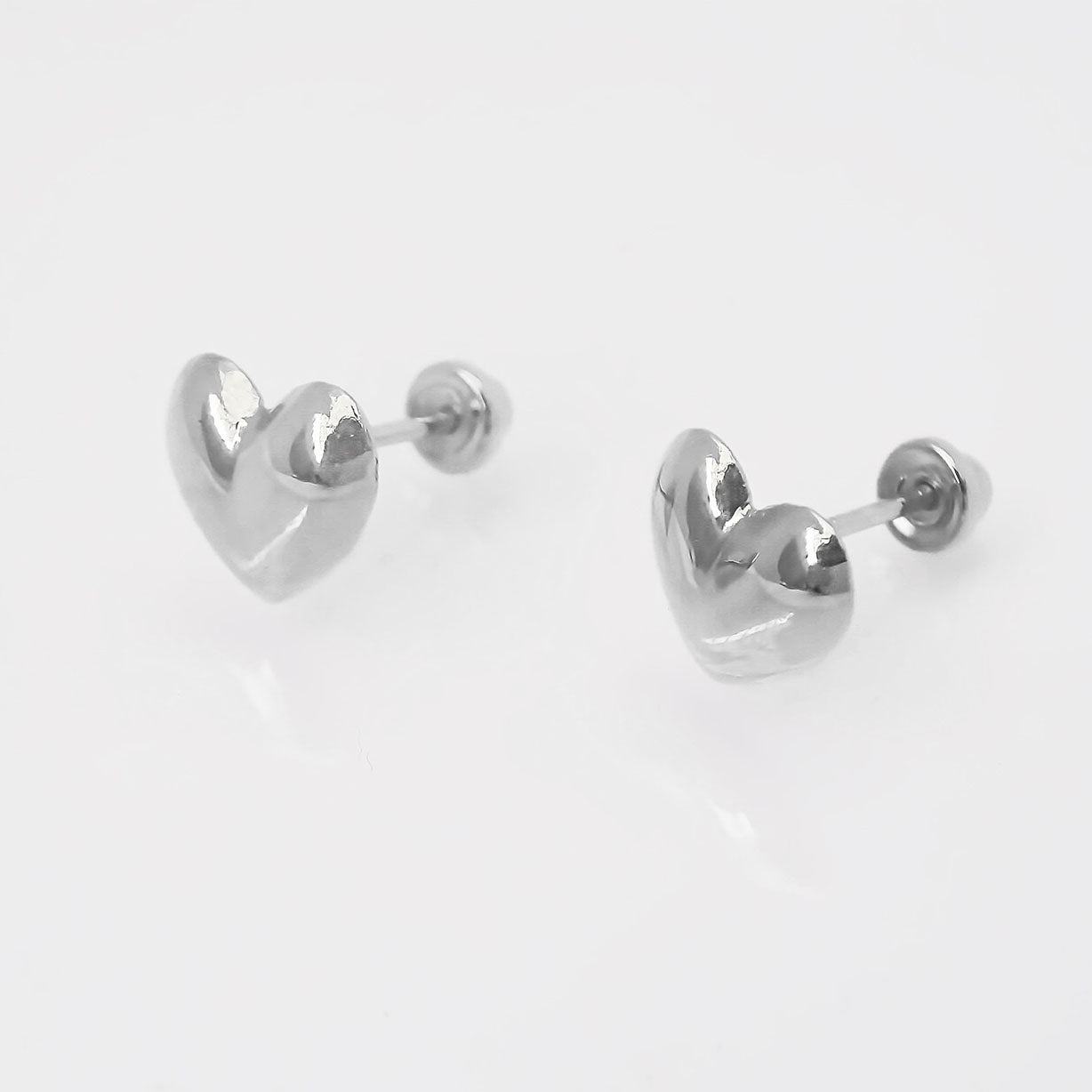 Amor Eterno - Broqueles Corazón Legacy Aretes / Oro 10k / Blanco