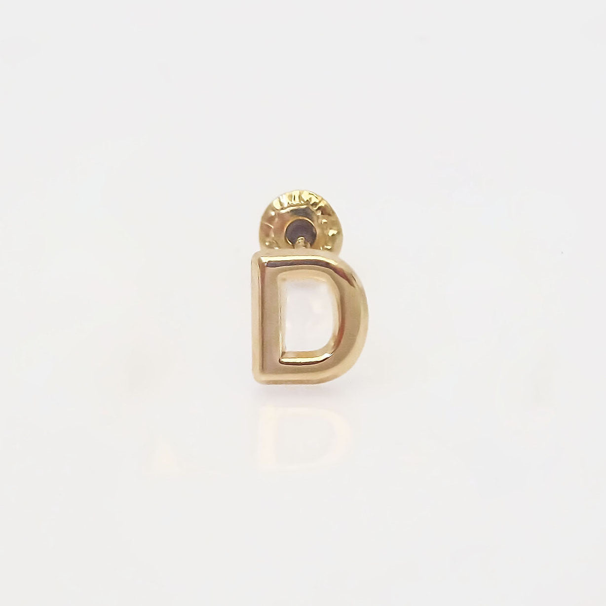 Amor Eterno - Broqueles Una Inicial Letra / Aretes / Oro 10k / D