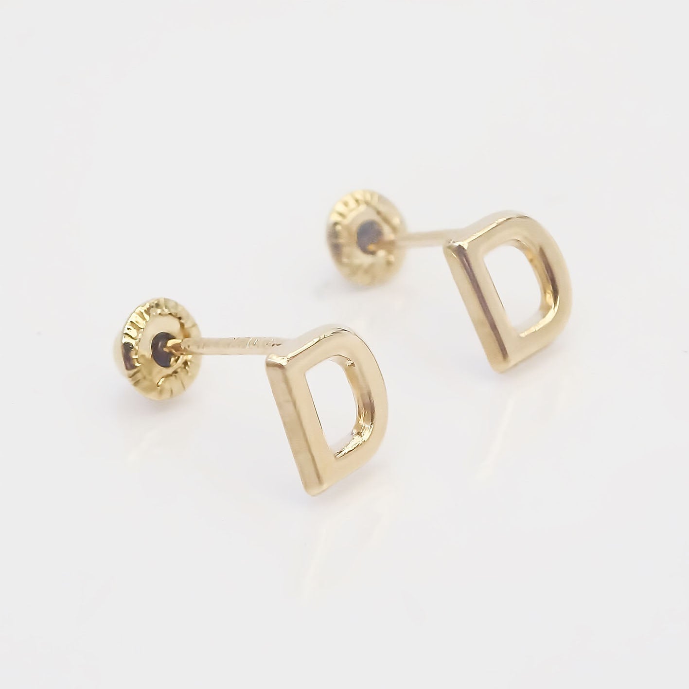 Amor Eterno - Broqueles Par Letra Inicial / Aretes / Oro 10k / D