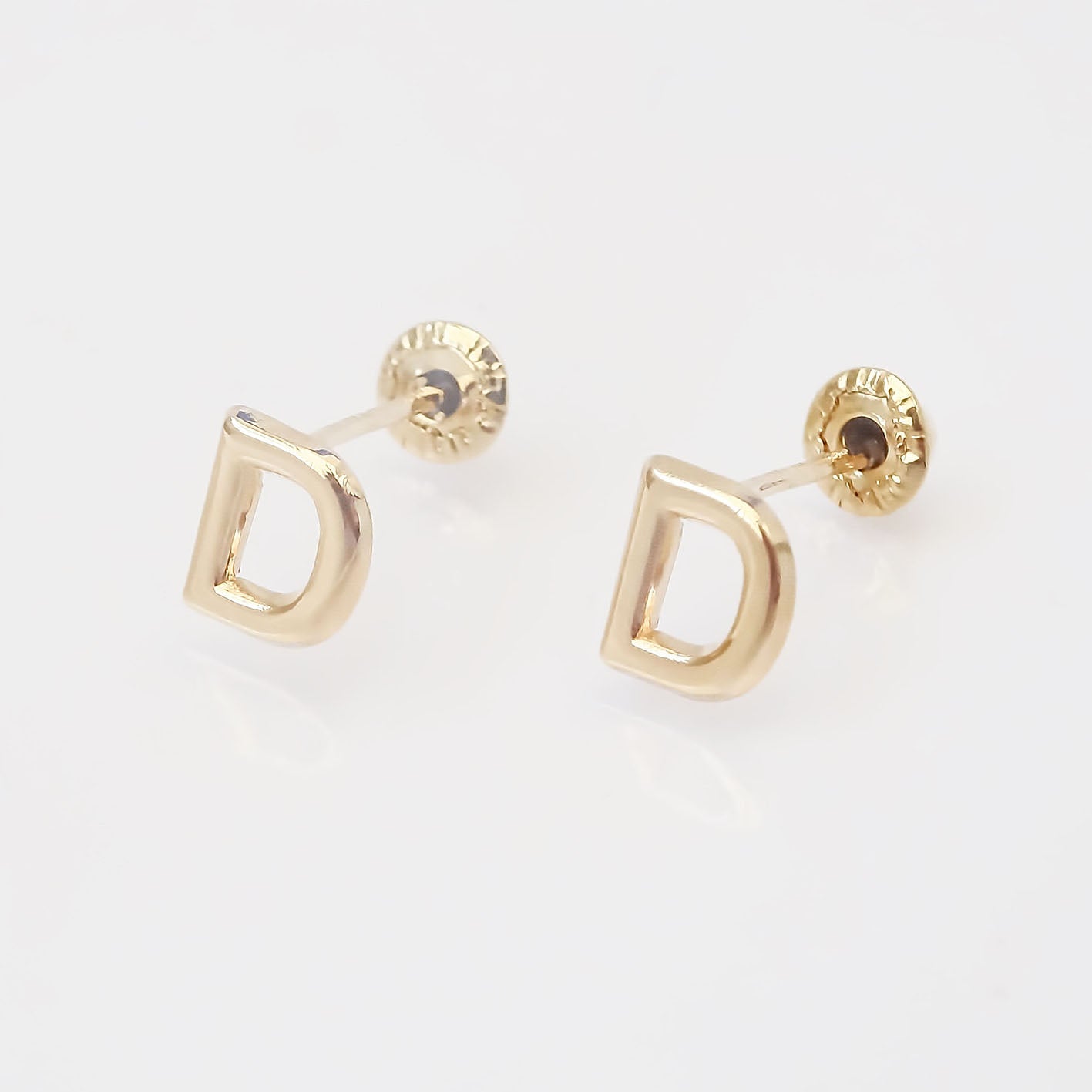 Amor Eterno - Broqueles Par Letra Inicial / Aretes / Oro 10k / D