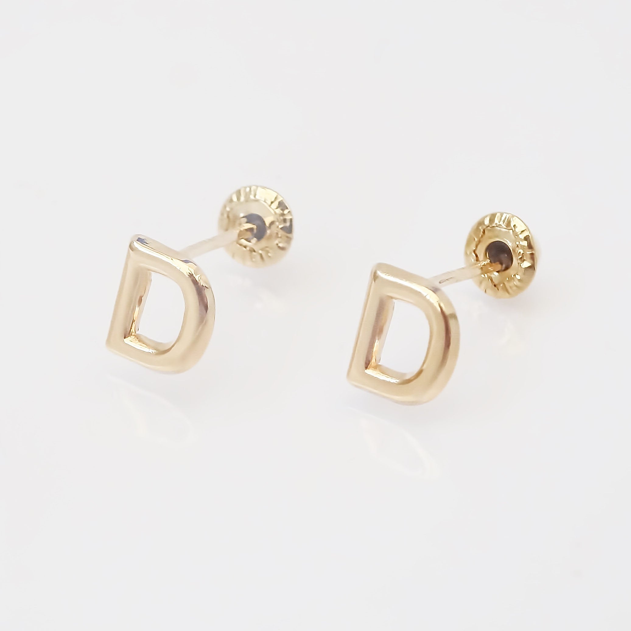 Amor Eterno - Broqueles Par Letra Inicial / Aretes / Oro 10k / D