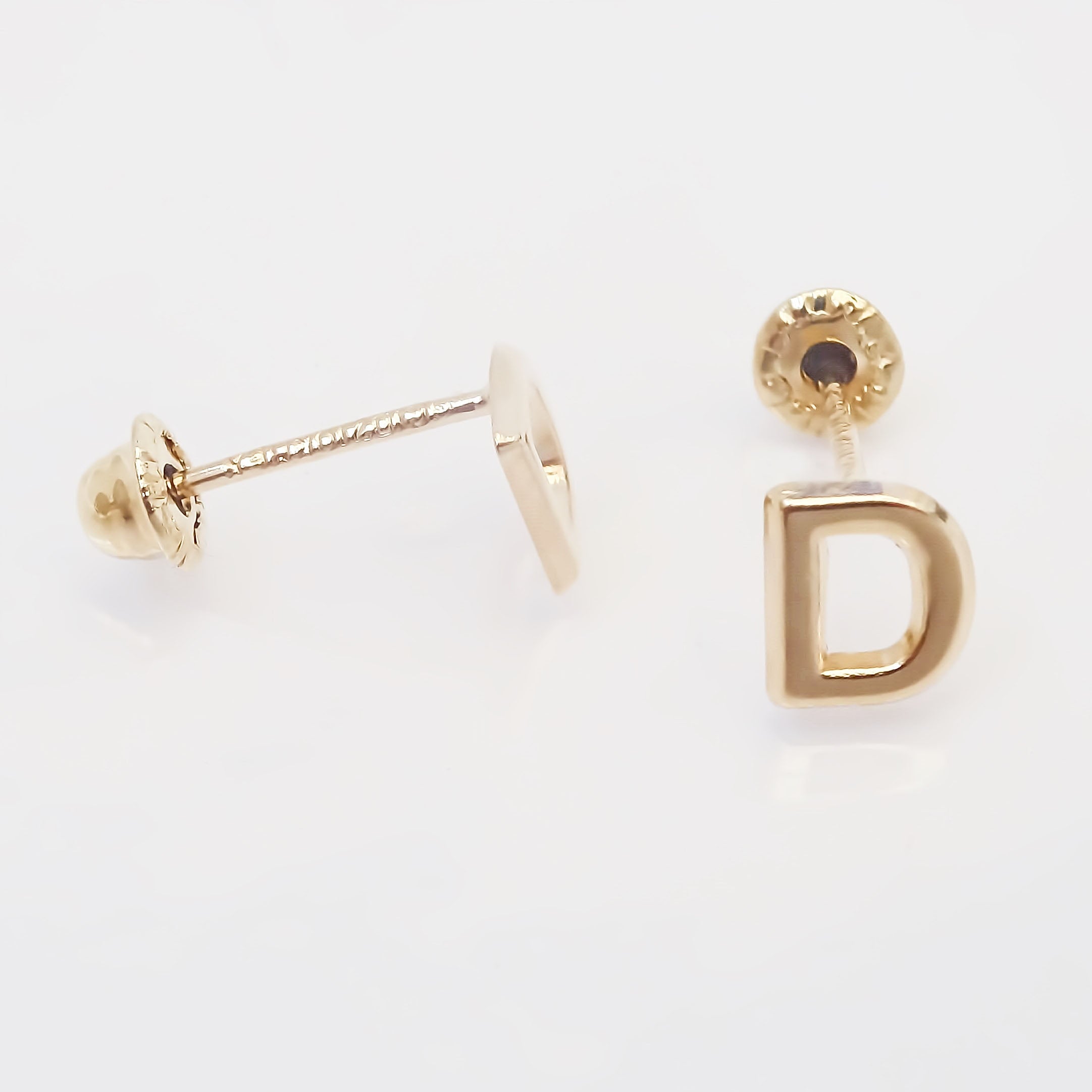Amor Eterno - Broqueles Par Letra Inicial / Aretes / Oro 10k / D