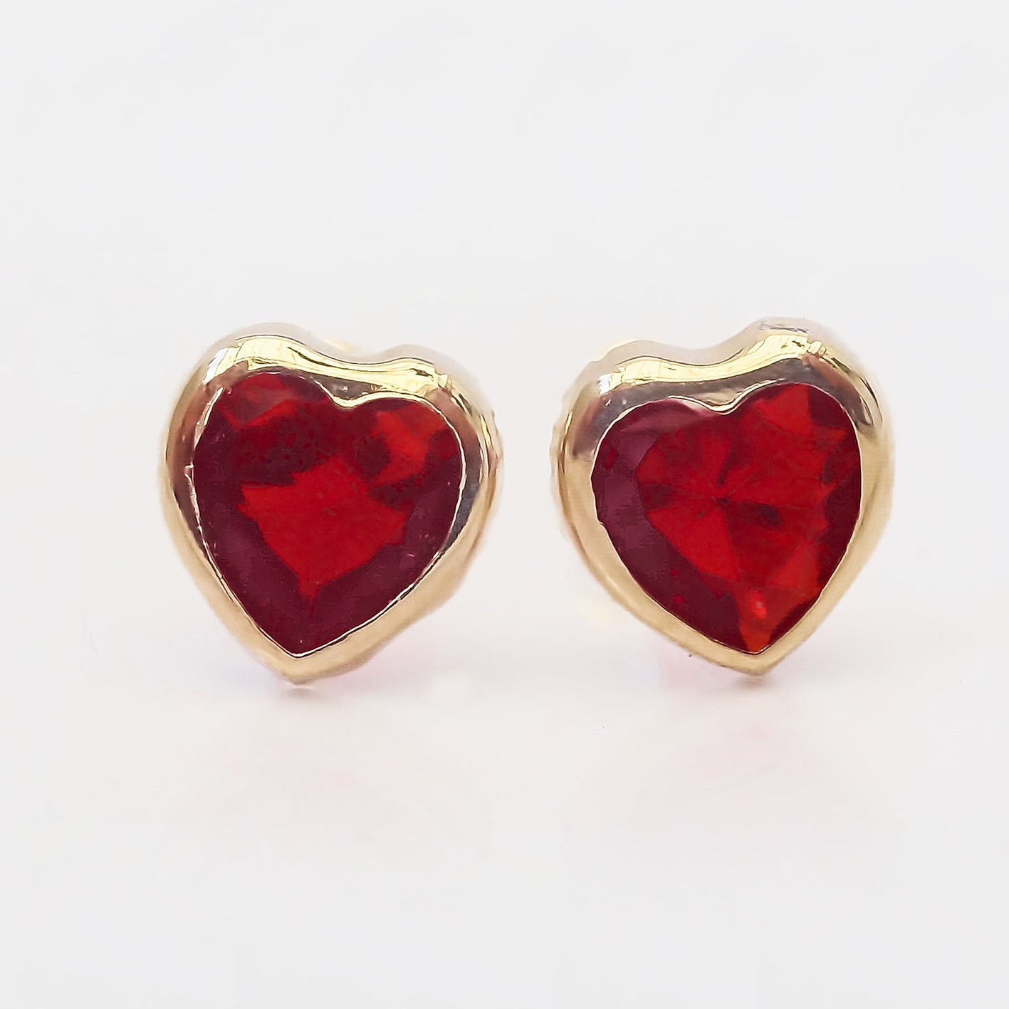 Amor Eterno - Broquel Corazón Bisel #5 / Aretes Oro 10k