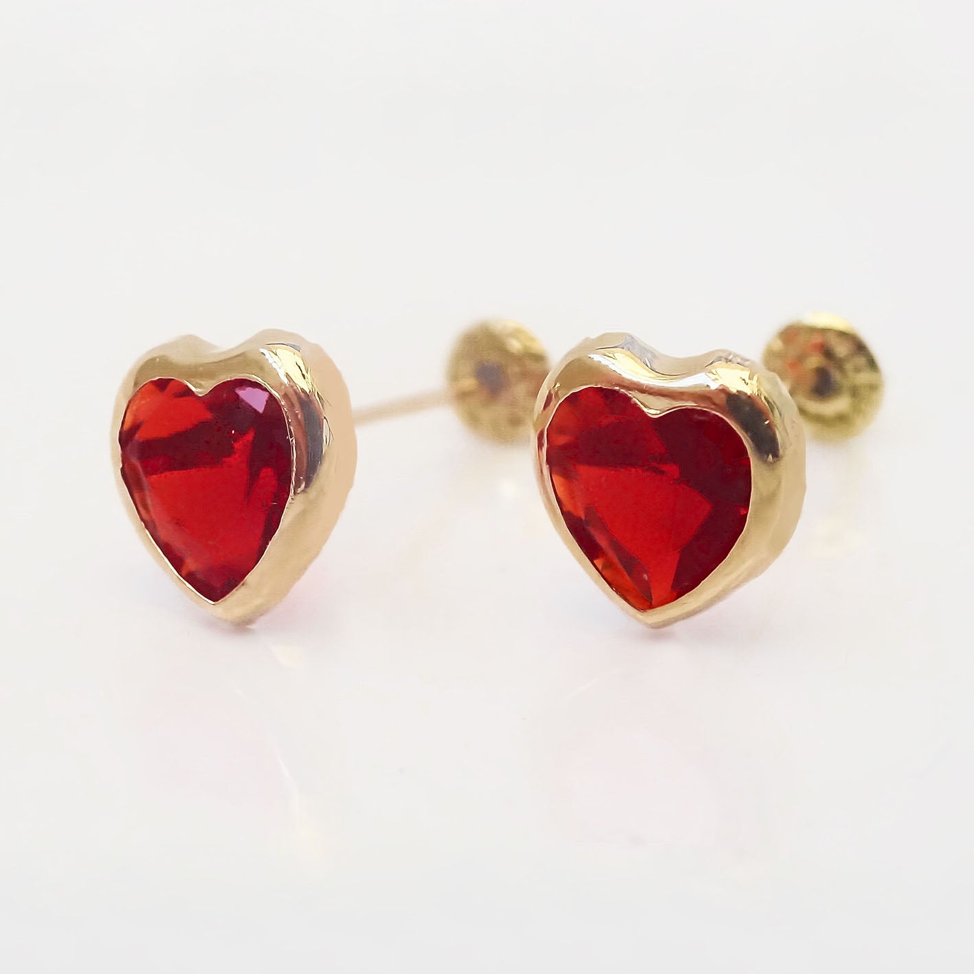 Amor Eterno - Broquel Corazón Bisel #5 / Aretes Oro 10k