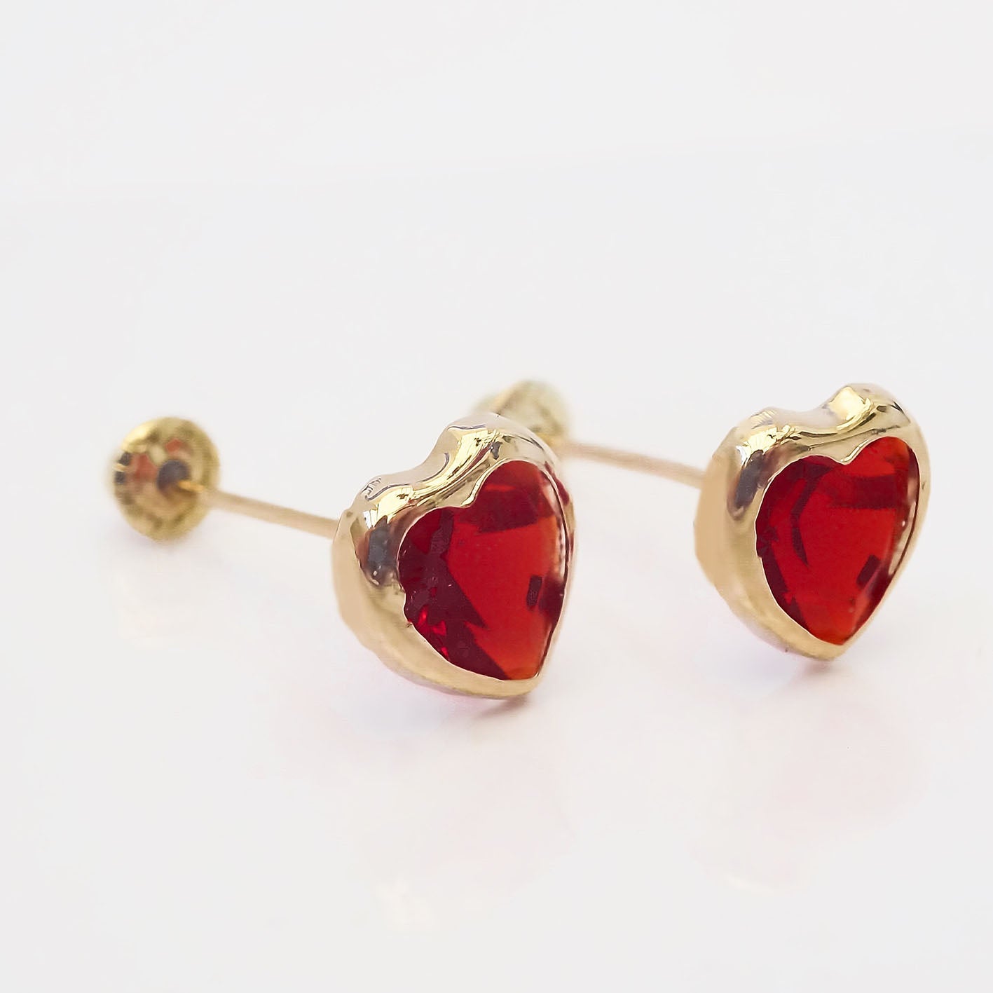 Amor Eterno - Broquel Corazón Bisel #5 / Aretes Oro 10k