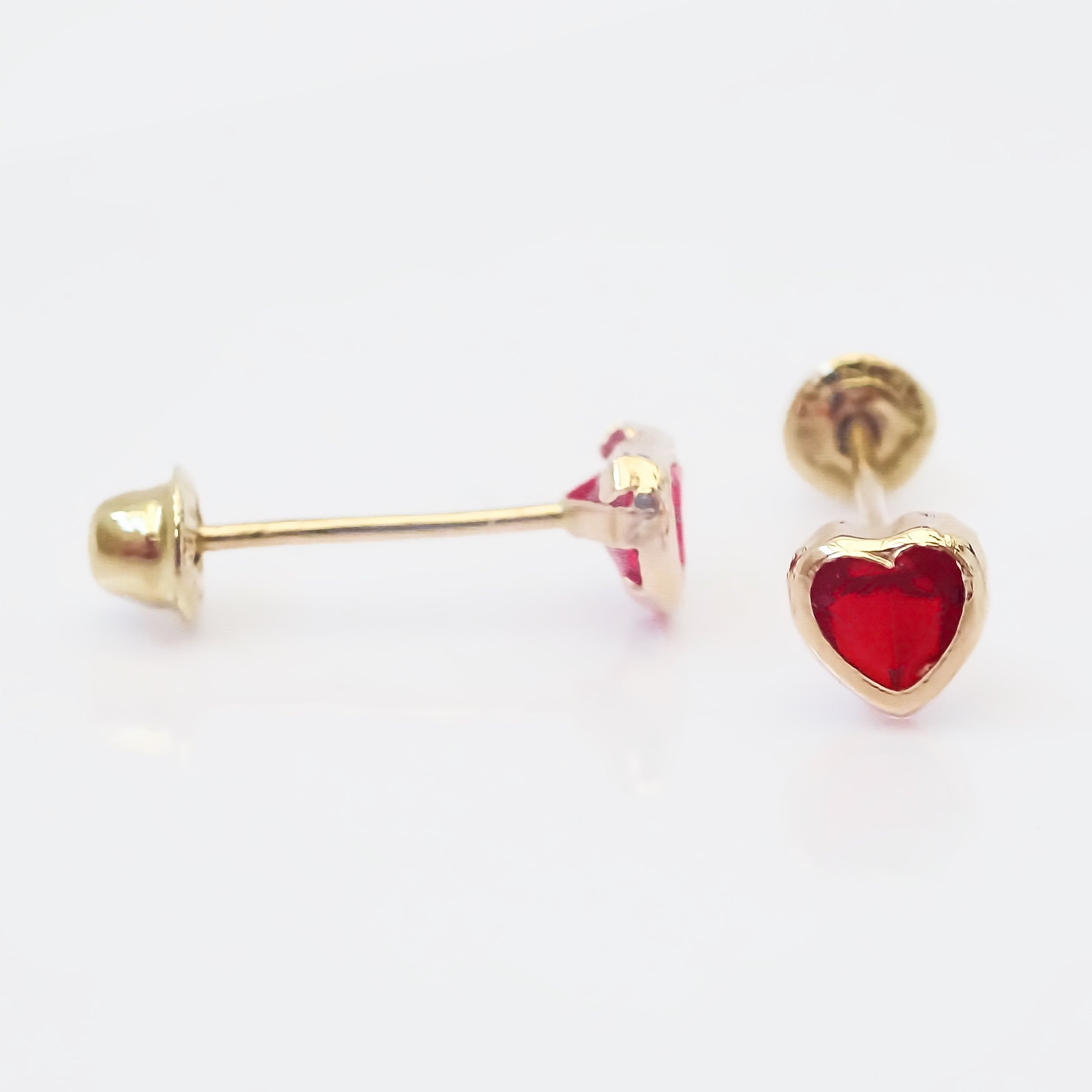 Amor Eterno - Broquel Corazón Bisel Mini Bebé Aretes Oro 10k - Rojo