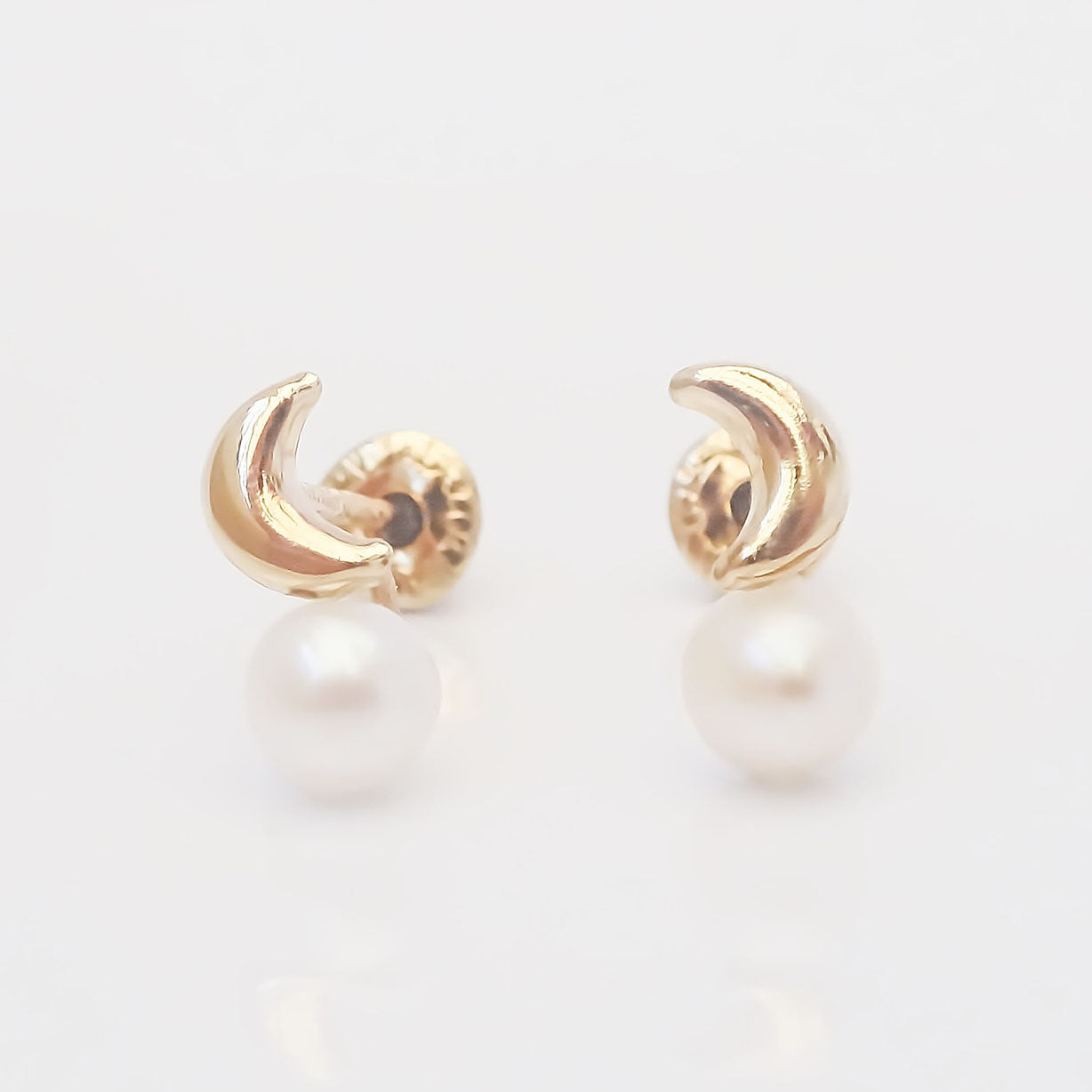 Amor Eterno - Broqueles Finos Perla Tu Y Yo / Aretes Oro 10k / Luna
