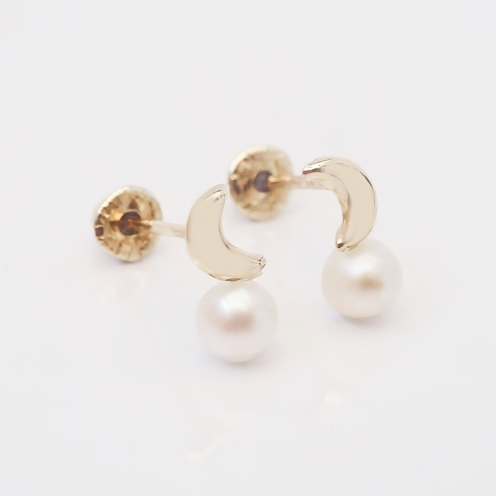 Amor Eterno - Broqueles Finos Perla Tu Y Yo / Aretes Oro 10k / Luna