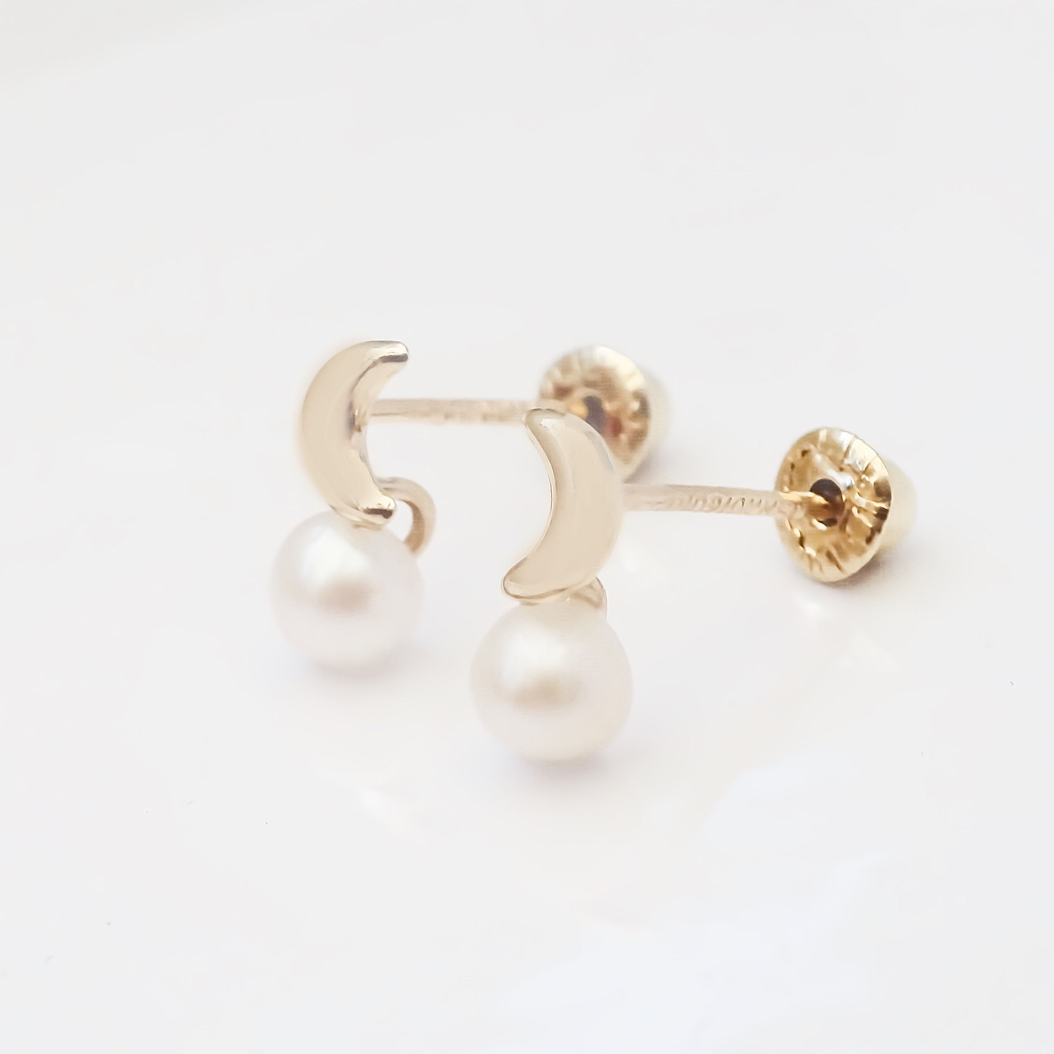Amor Eterno - Broqueles Finos Perla Tu Y Yo / Aretes Oro 10k / Luna