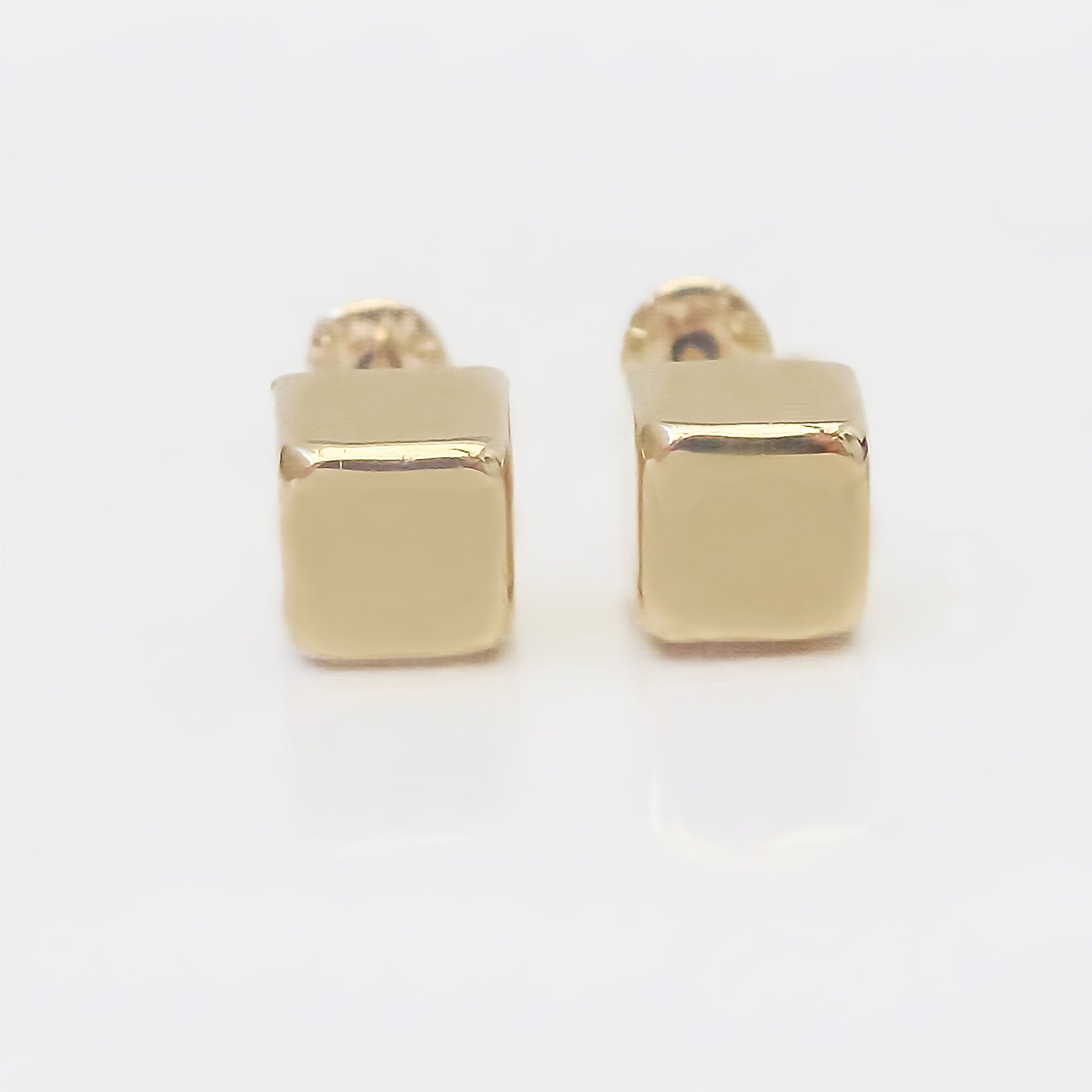 Amor Eterno - Broqueles Cubo Dado Aretes / Oro 10k