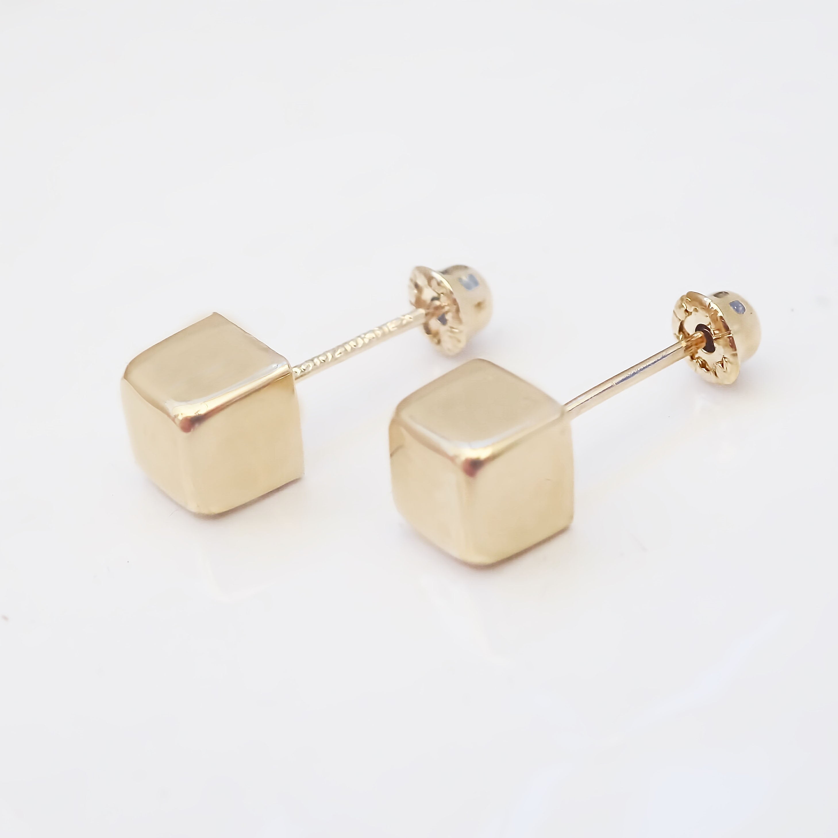 Amor Eterno - Broqueles Cubo Dado Aretes / Oro 10k