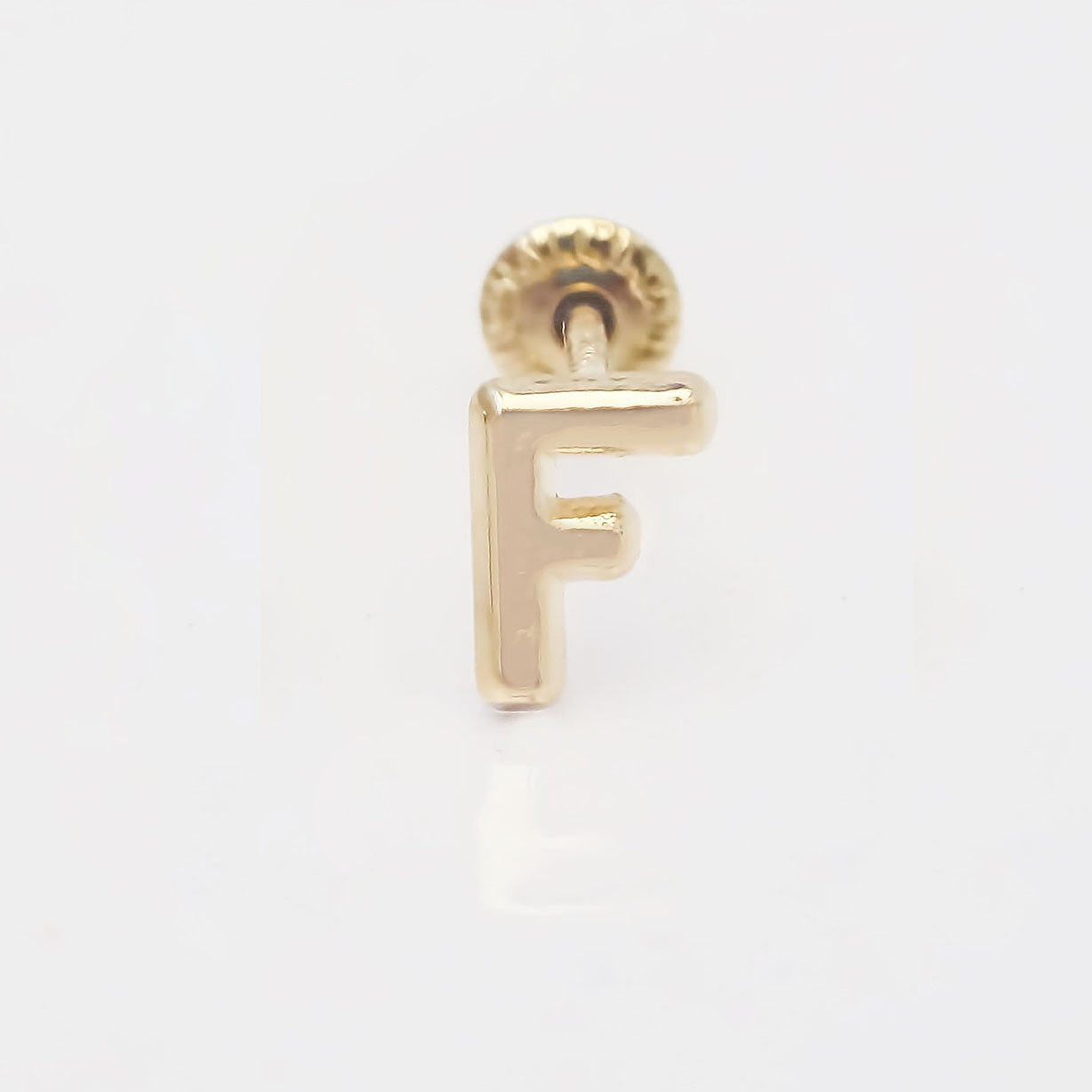 Amor Eterno - Broqueles Una Inicial Letra / Aretes / Oro 10k / F
