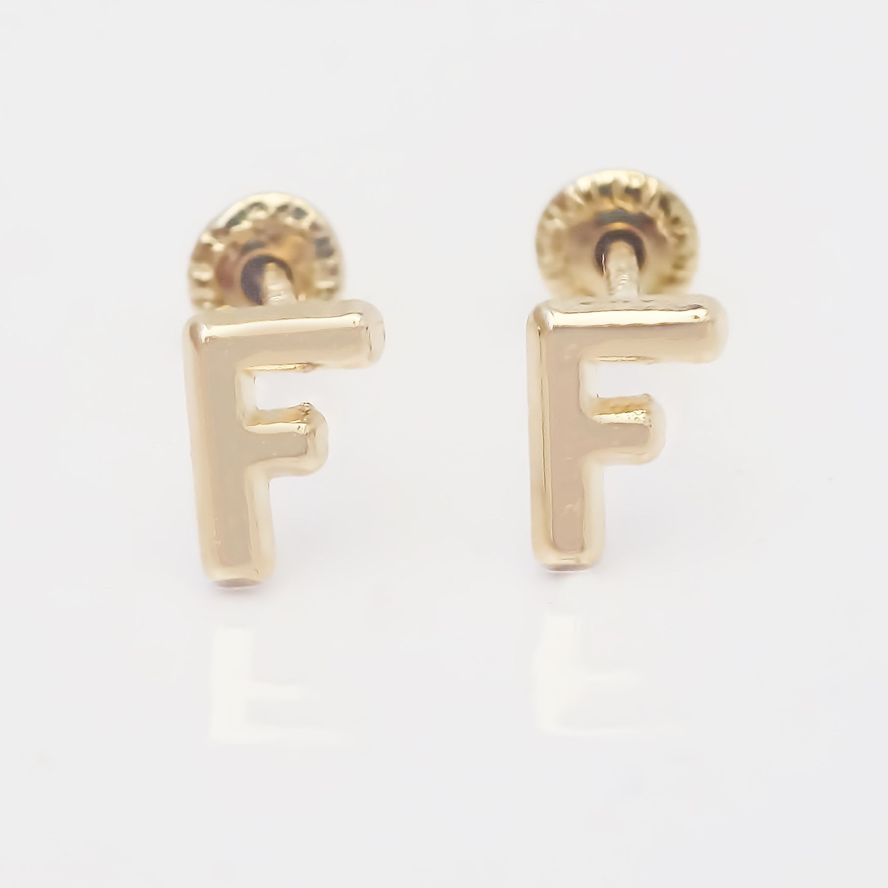 Amor Eterno - Broqueles Par Letra Inicial / Aretes / Oro 10k / F