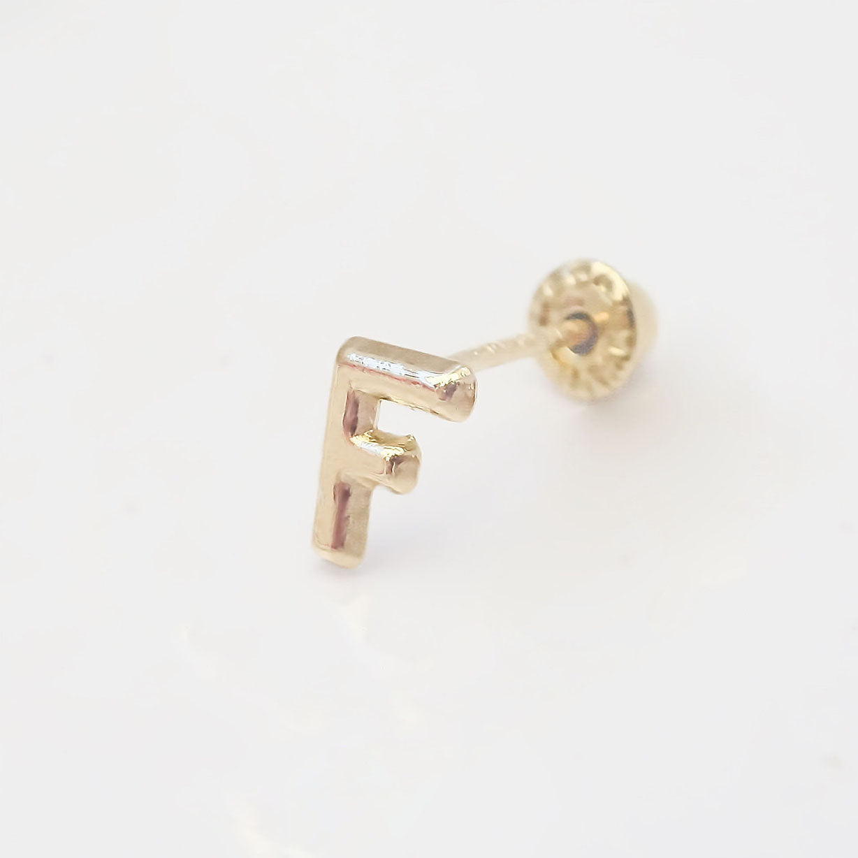 Amor Eterno - Broqueles Una Inicial Letra / Aretes / Oro 10k / F