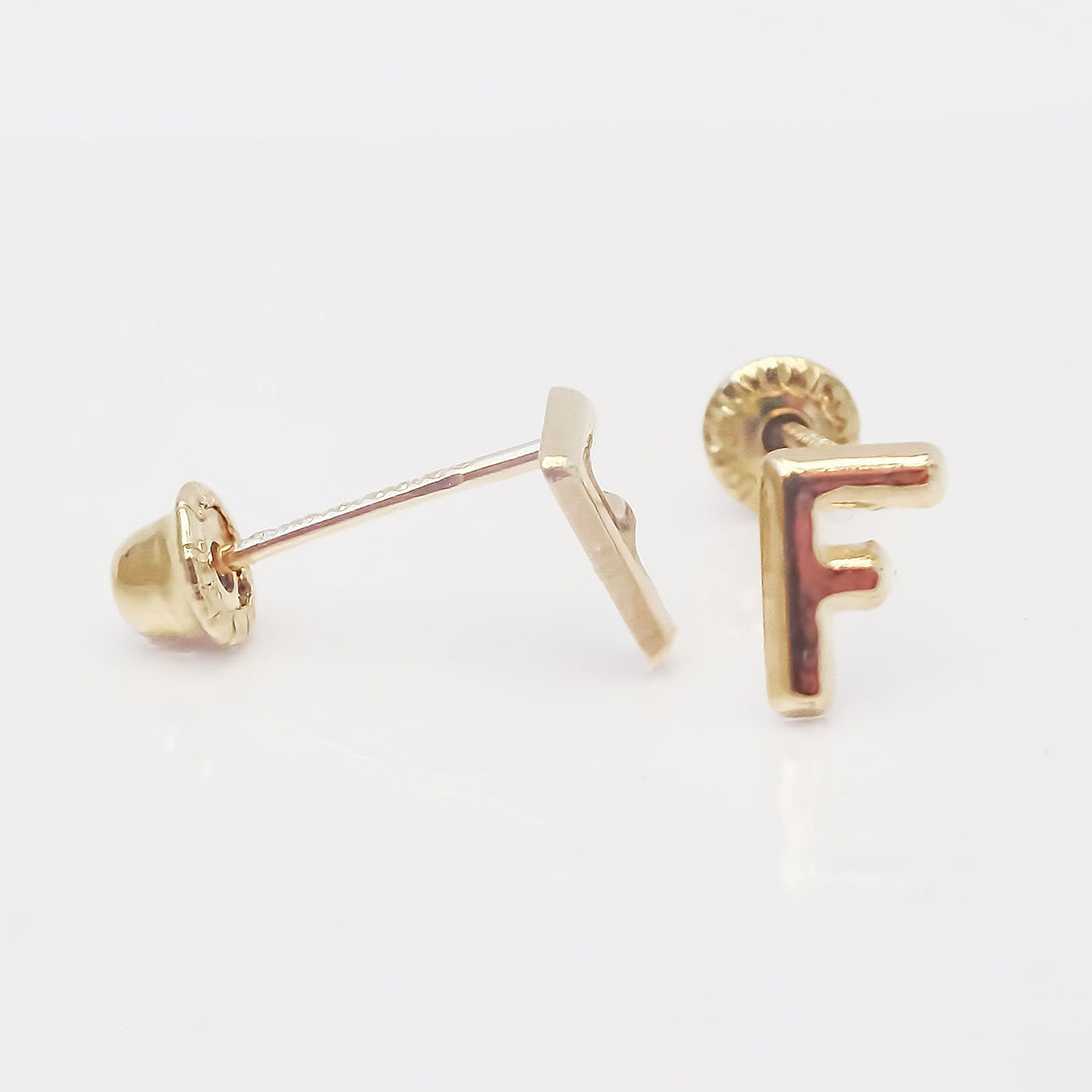 Amor Eterno - Broqueles Par Letra Inicial / Aretes / Oro 10k / F