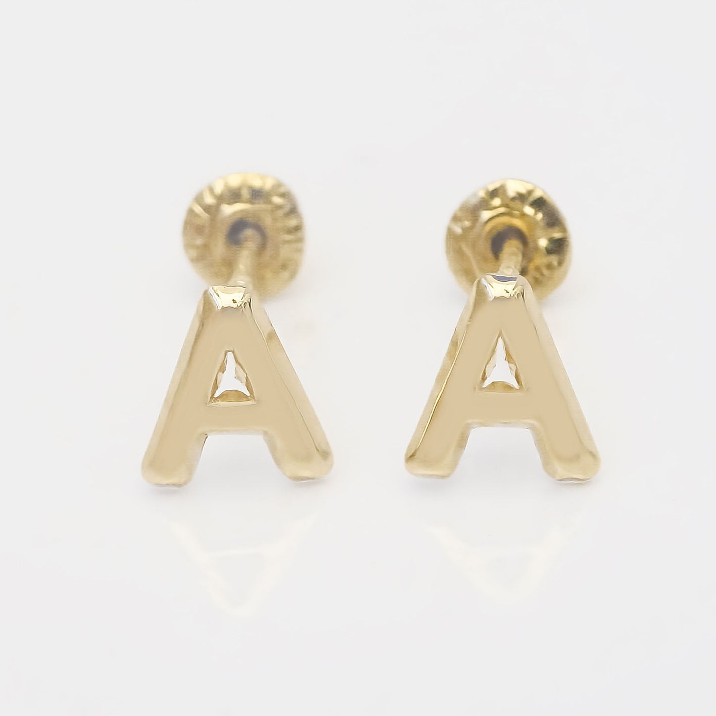 Amor Eterno - Broqueles Par Letra Inicial / Aretes / Oro 10k / A