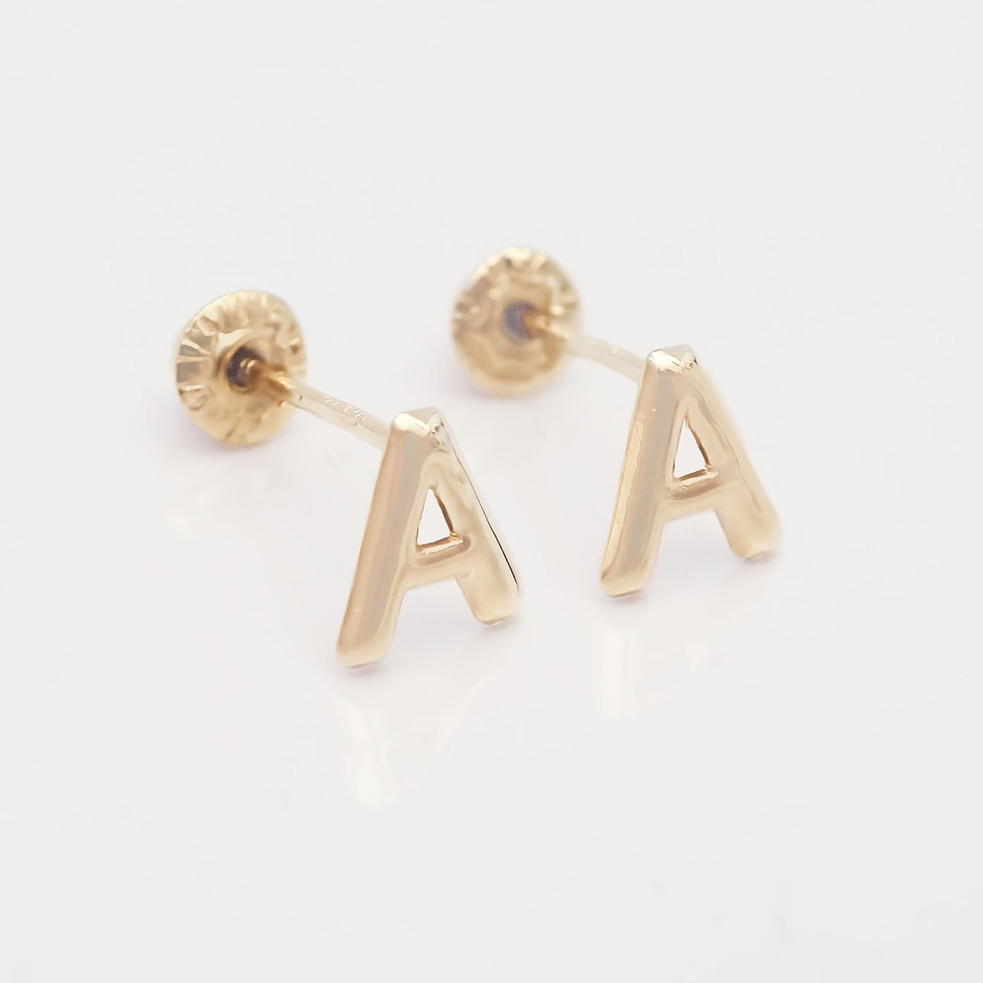 Amor Eterno - Broqueles Par Letra Inicial / Aretes / Oro 10k / A