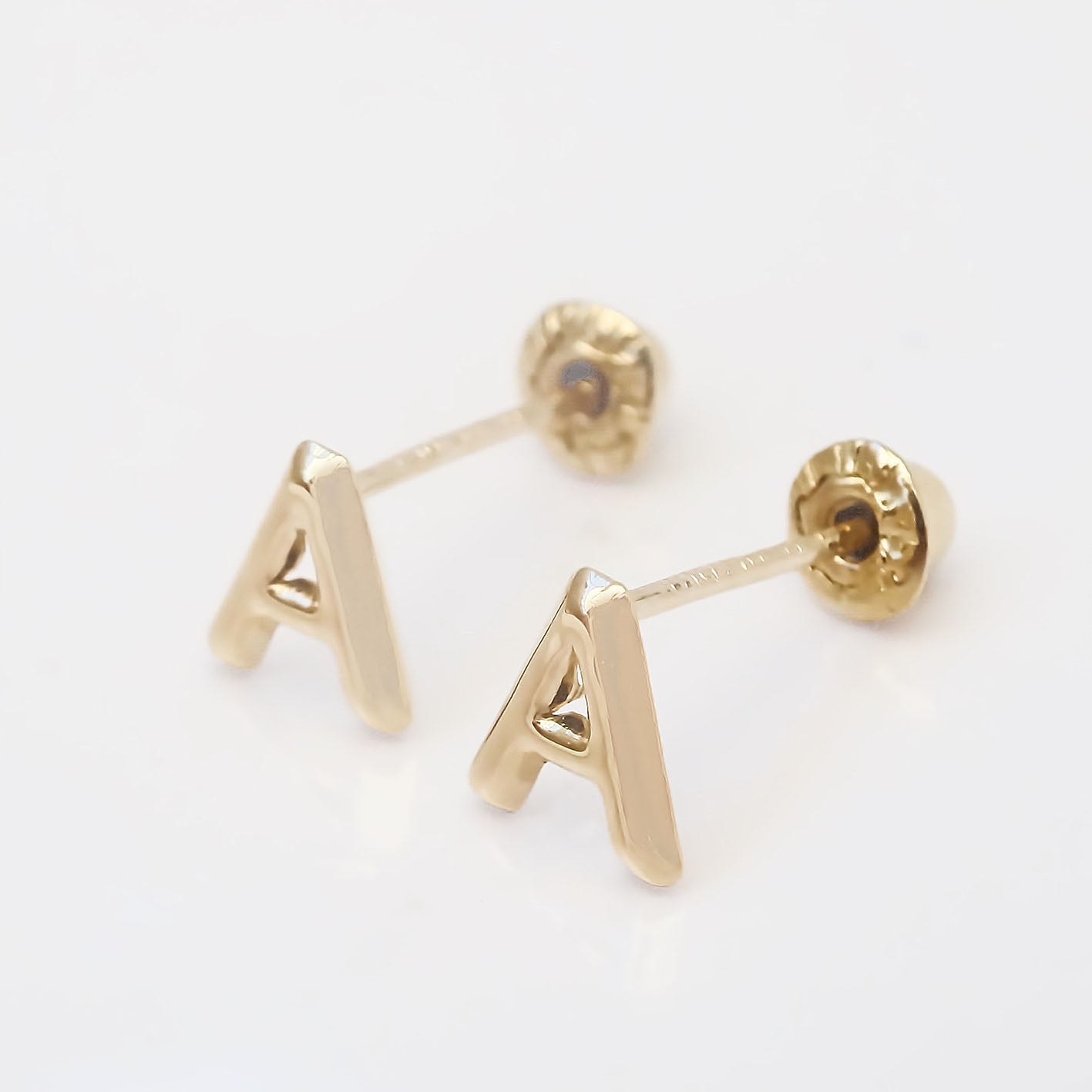 Amor Eterno - Broqueles Par Letra Inicial / Aretes / Oro 10k / A
