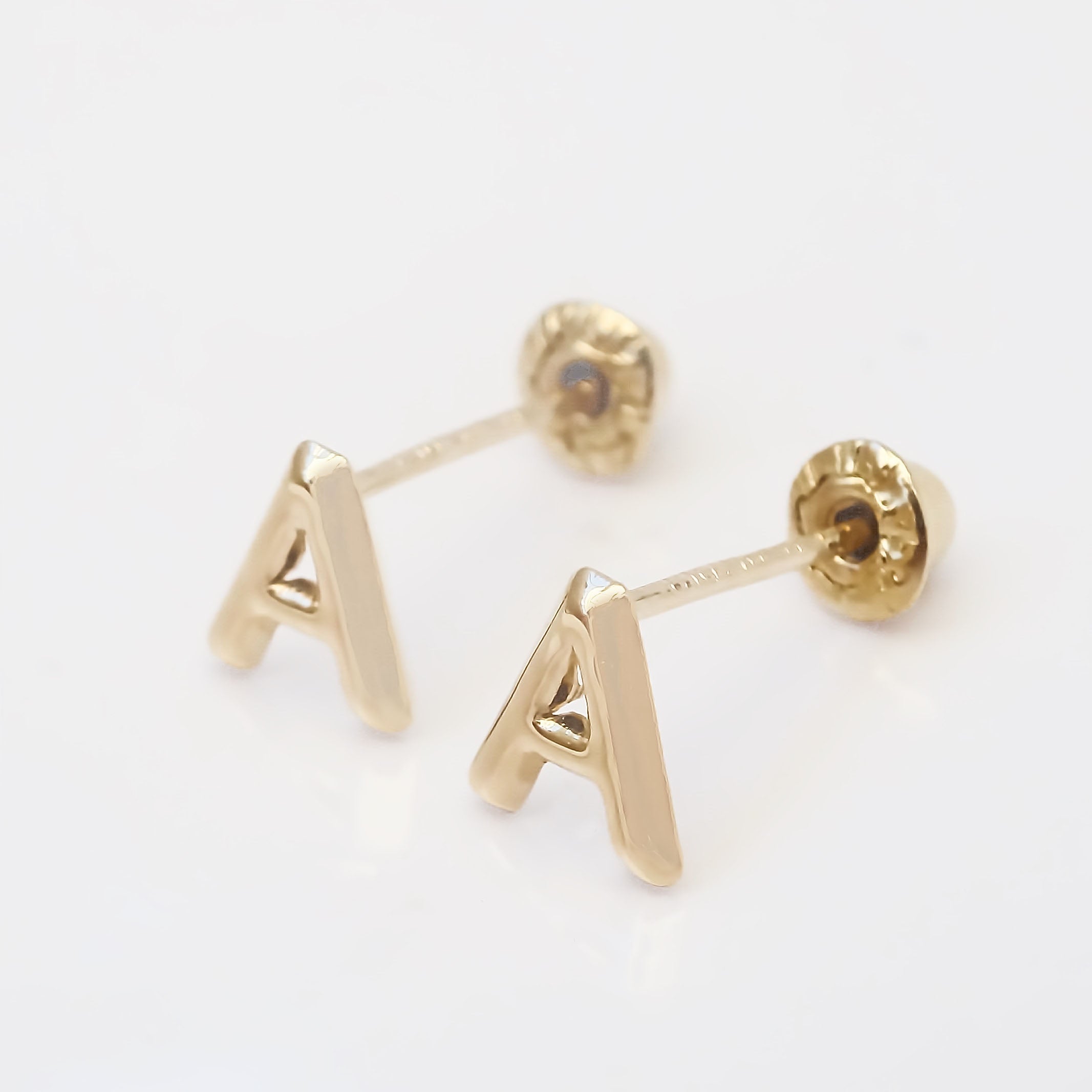 Amor Eterno - Broqueles Par Letra Inicial / Aretes / Oro 10k / A