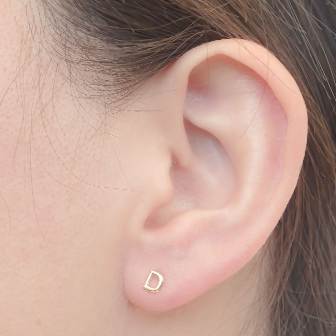Amor Eterno - Broqueles Par Letra Inicial / Aretes / Oro 10k / D