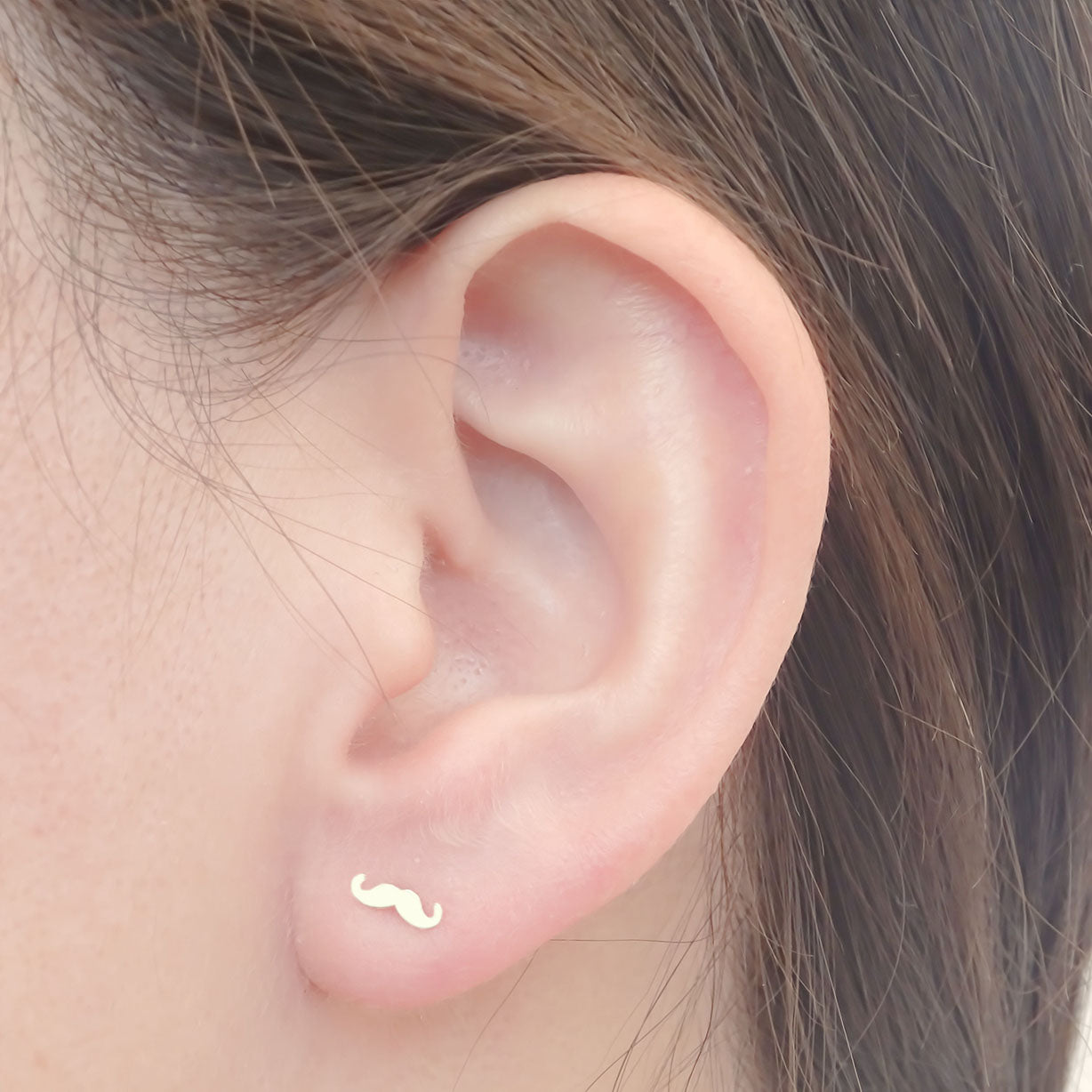 Amor Eterno - Broqueles Bigote Sombrero / Aretes / Oro 10k