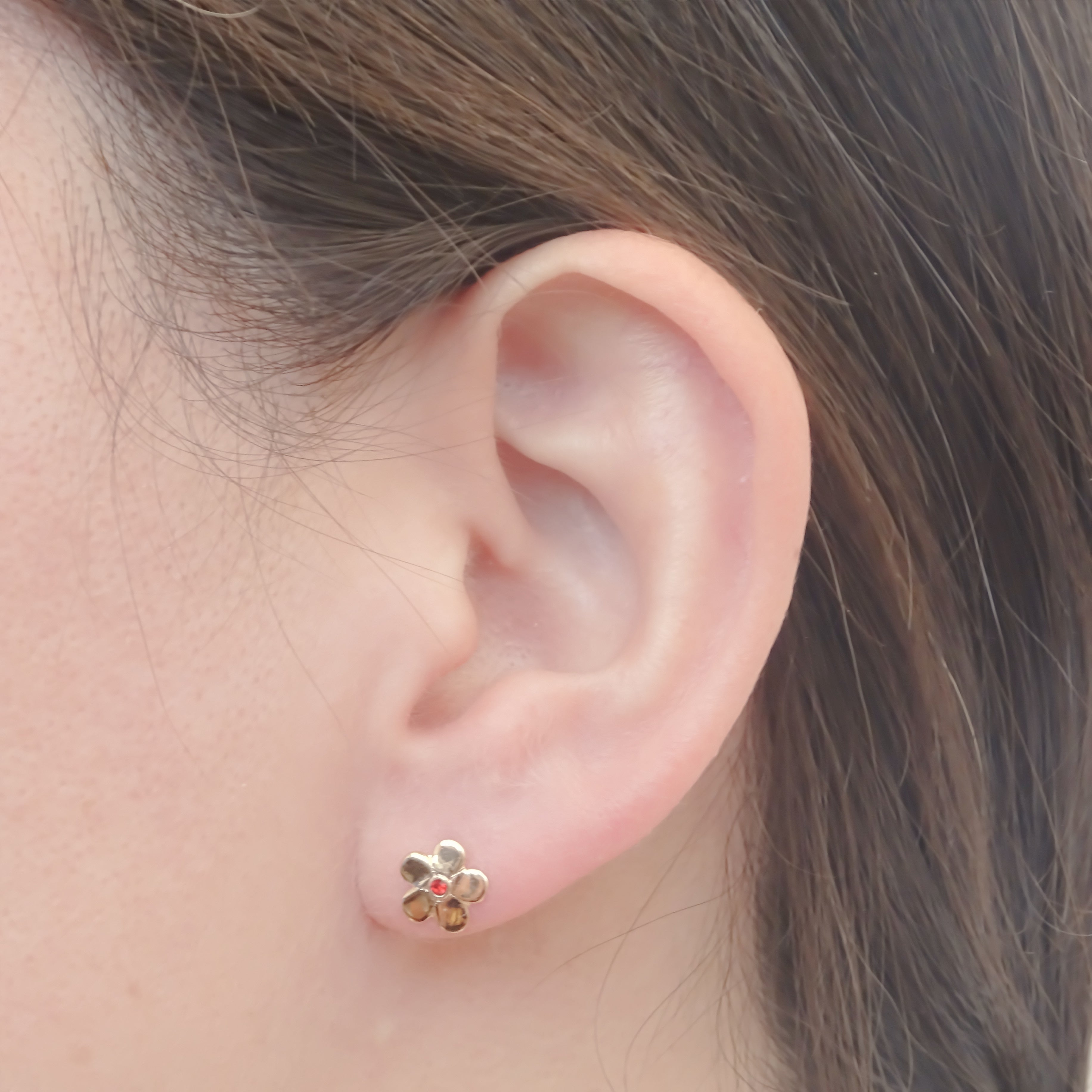 Amor Eterno - Broqueles Flor Destellito / Aretes Oro 10k