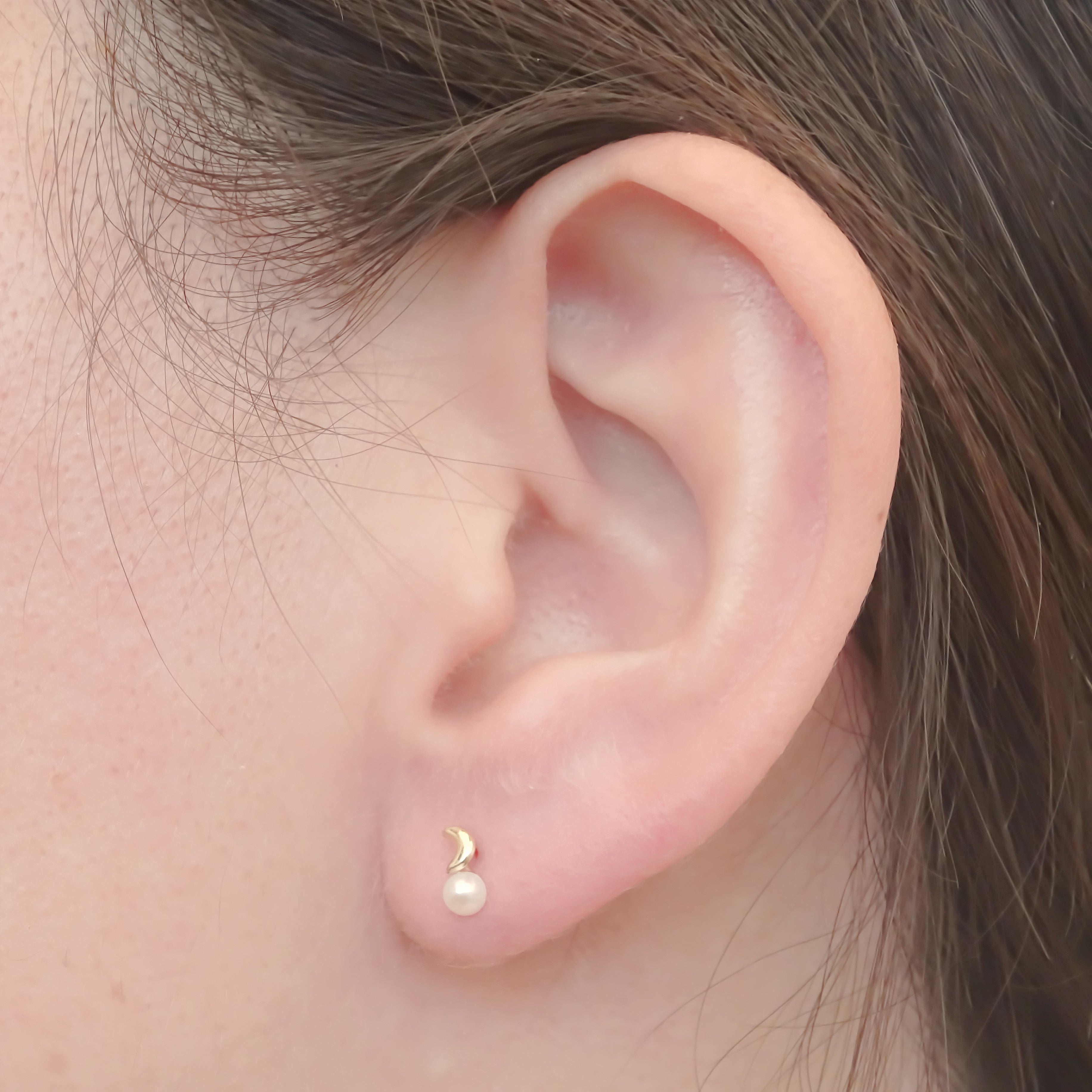Amor Eterno - Broqueles Finos Perla Tu Y Yo / Aretes Oro 10k / Luna