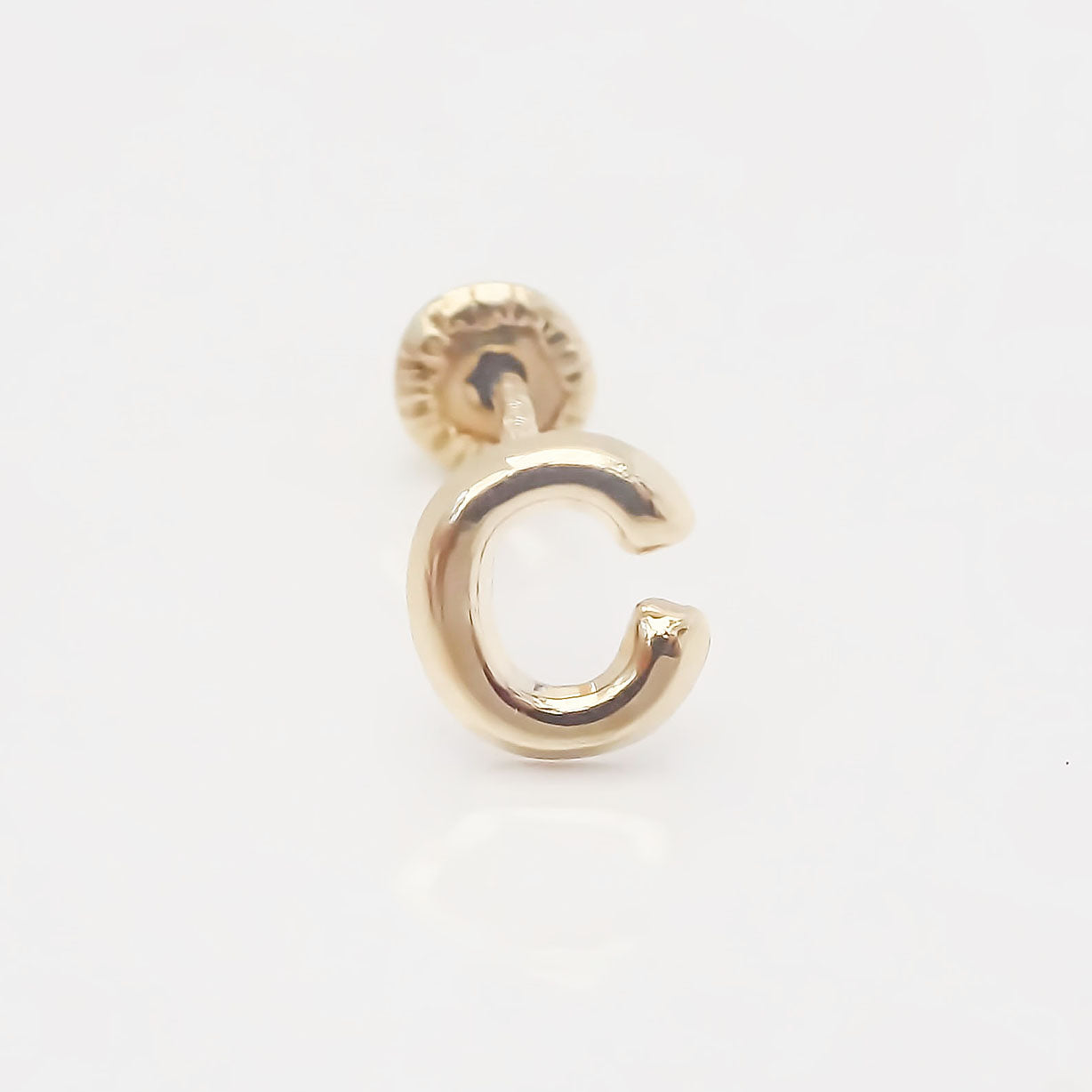 Amor Eterno - Broqueles Una Inicial Letra / Aretes / Oro 10k / C