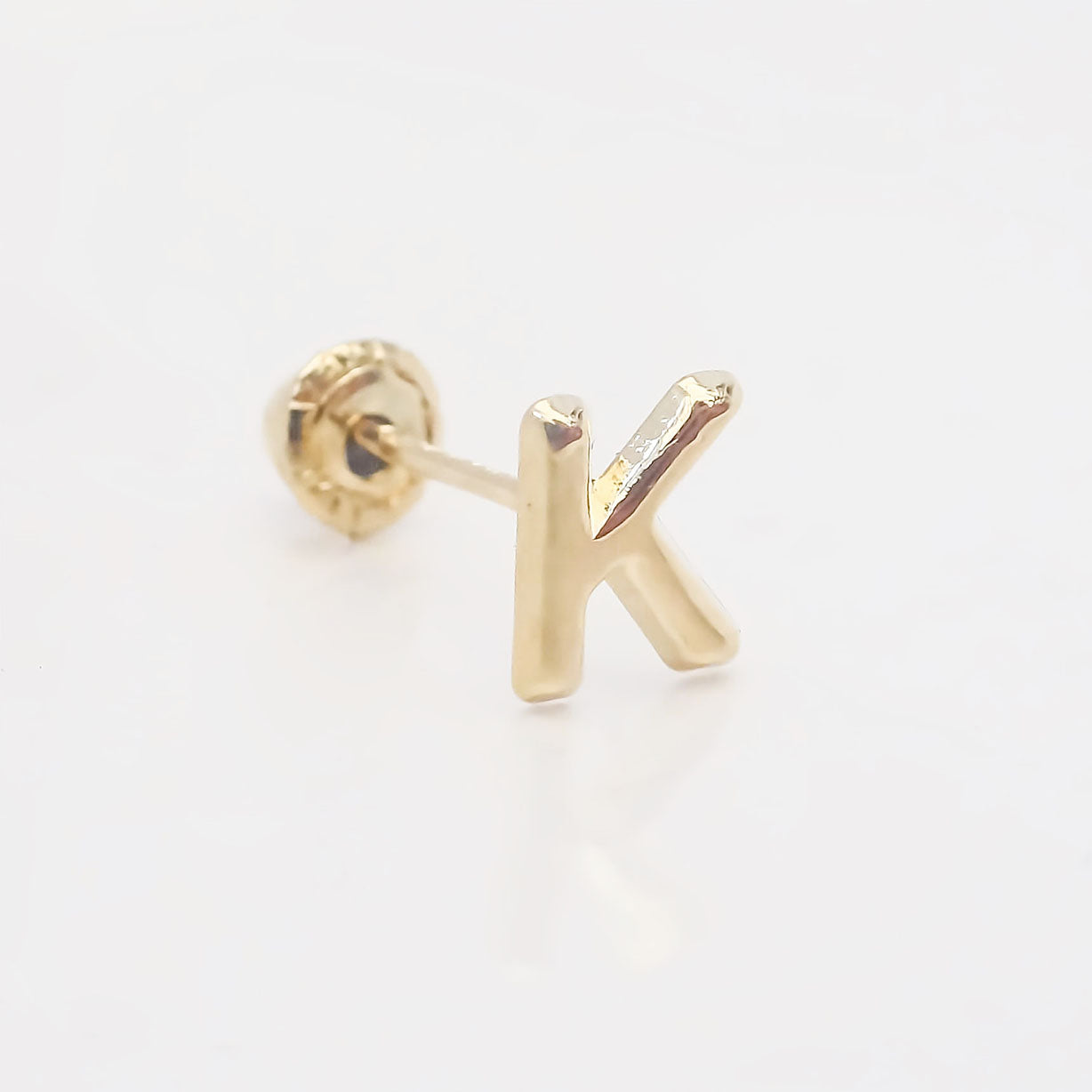 Amor Eterno - Broqueles Una Inicial Letra / Aretes / Oro 10k / K
