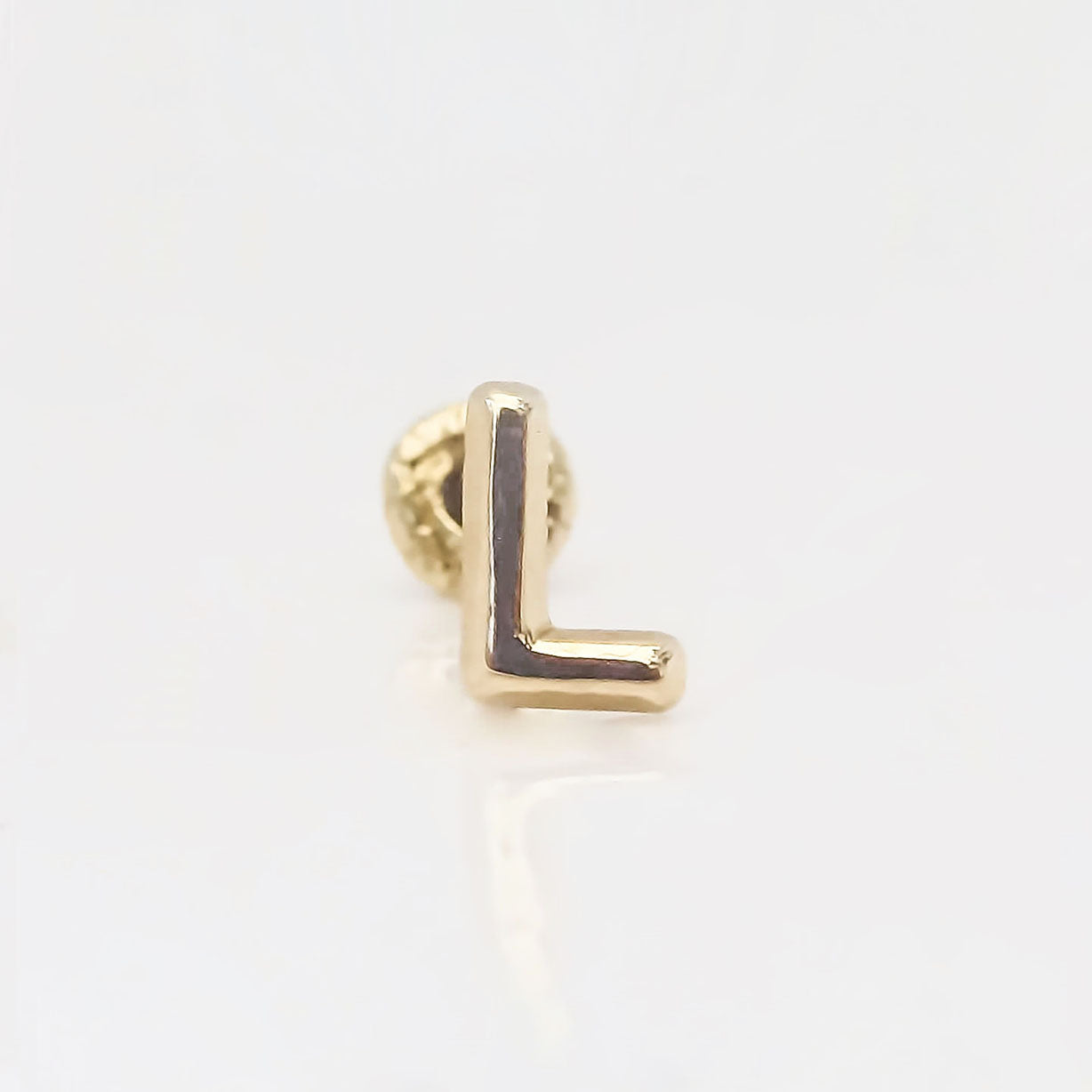 Amor Eterno - Broqueles Una Inicial Letra / Aretes / Oro 10k / L