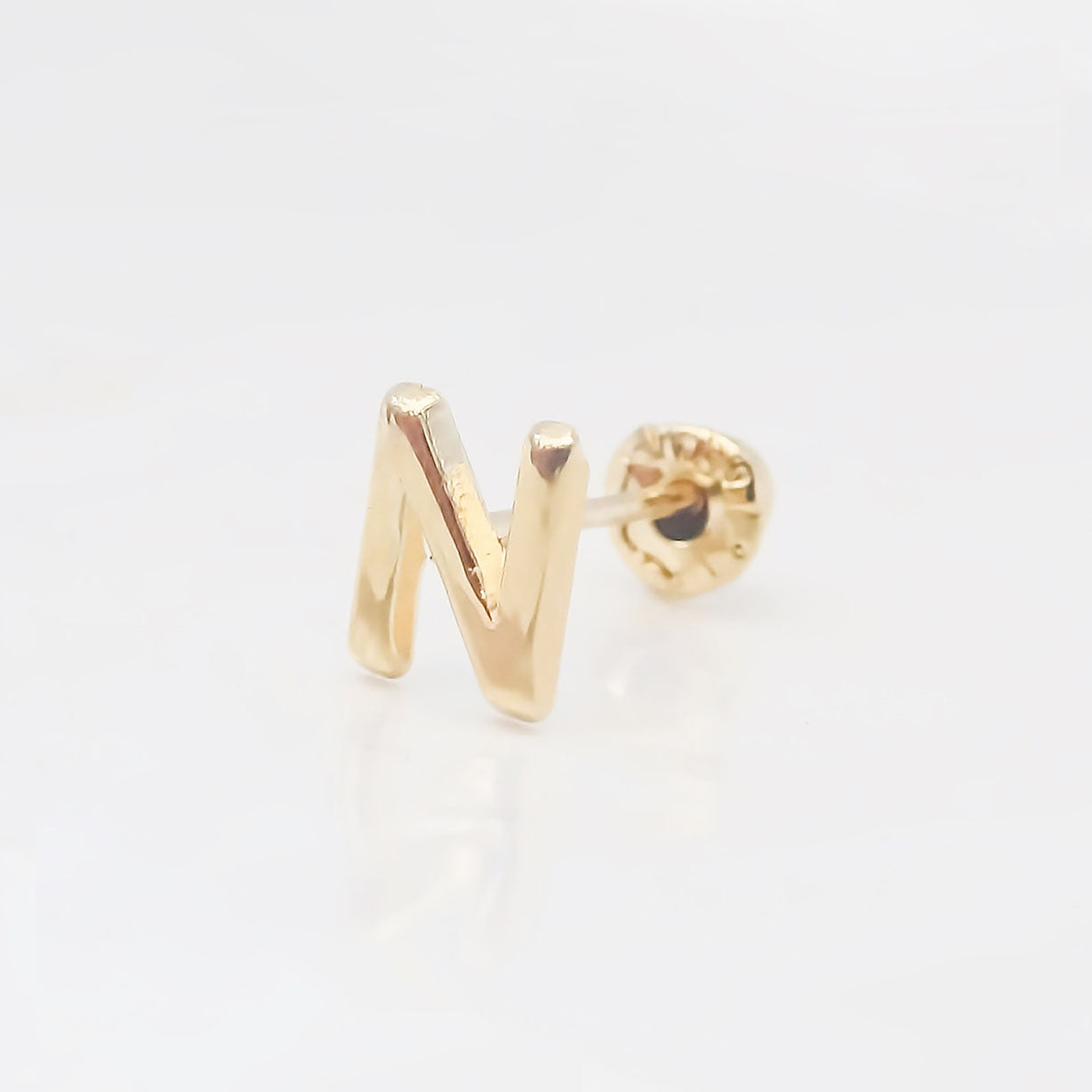 Amor Eterno - Broqueles Una Inicial Letra / Aretes / Oro 10k / N