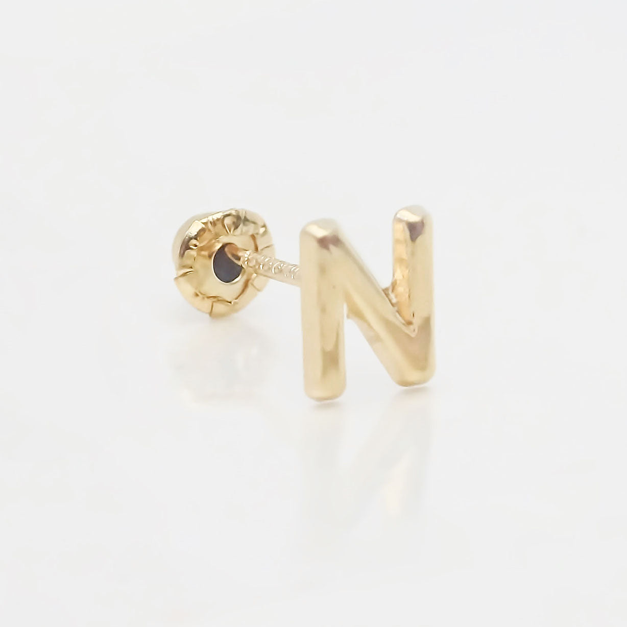 Amor Eterno - Broqueles Una Inicial Letra / Aretes / Oro 10k / N