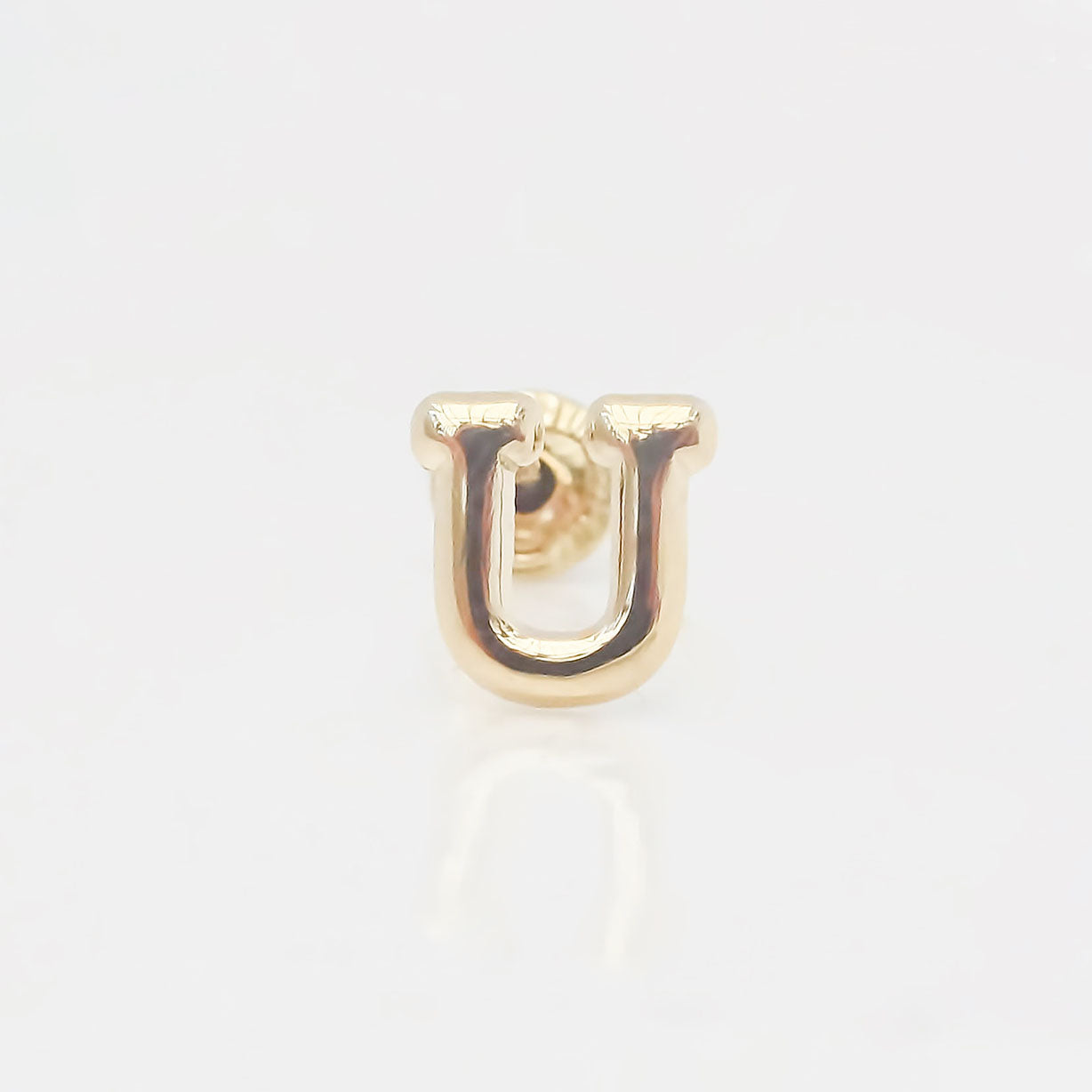 Amor Eterno - Broqueles Una Inicial Letra / Aretes / Oro 10k / U