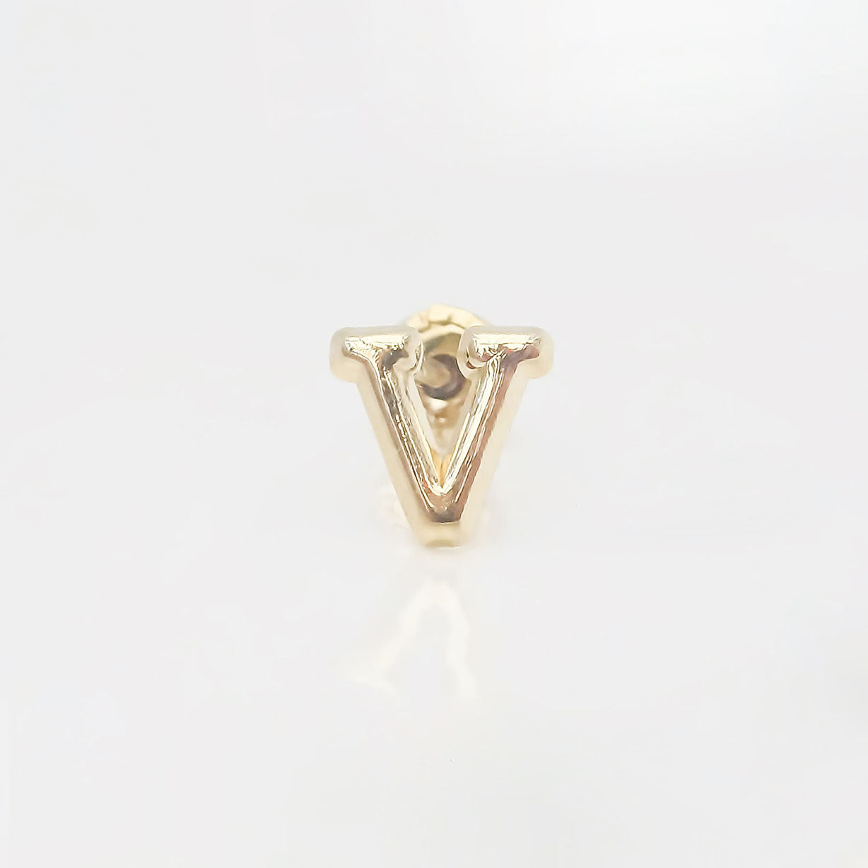 Amor Eterno - Broqueles Una Inicial Letra / Aretes / Oro 10k / V