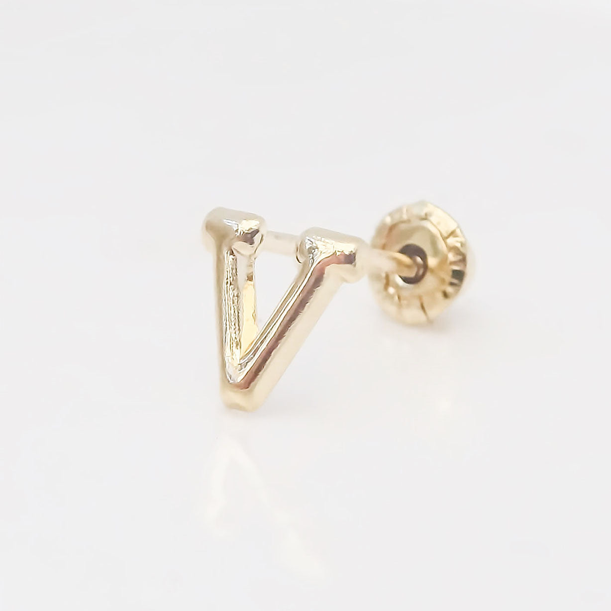 Amor Eterno - Broqueles Una Inicial Letra / Aretes / Oro 10k / V