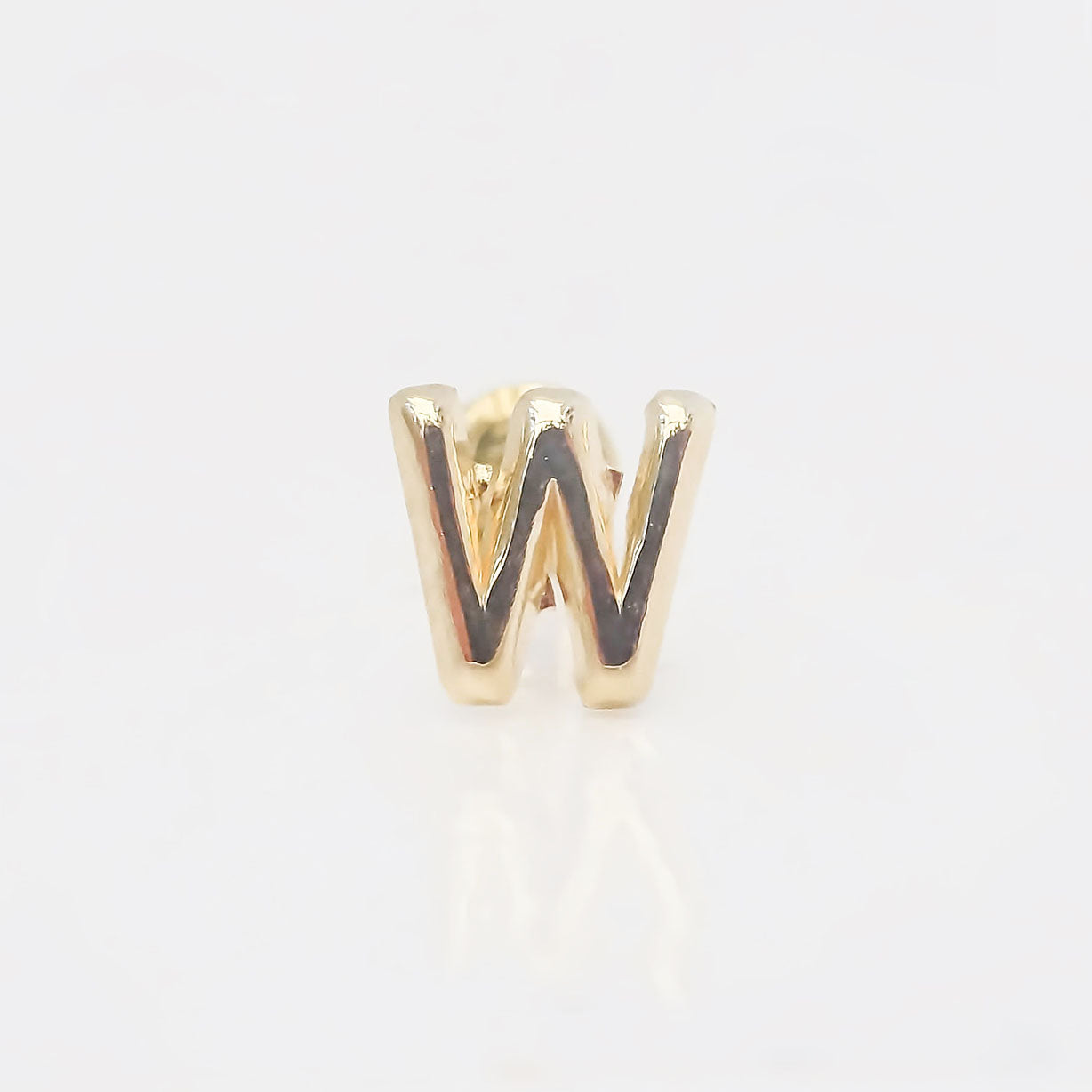 Amor Eterno - Broqueles Una Inicial Letra / Aretes / Oro 10k / W