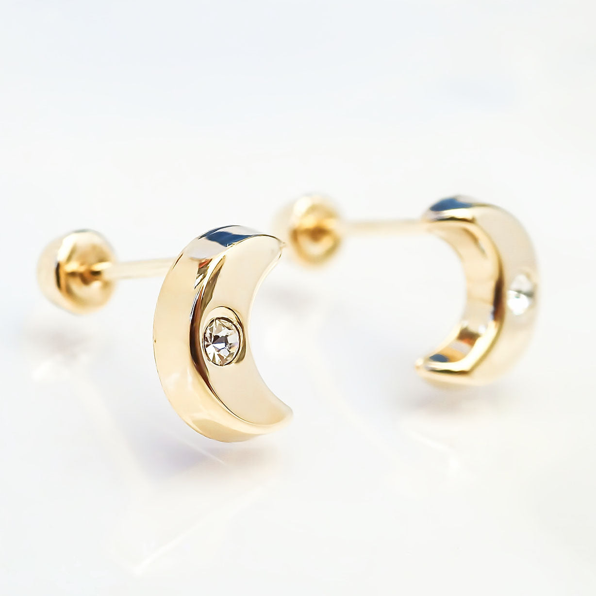 Amor Eterno - Broqueles Luna Basic Diamante / Aretes Oro 10k