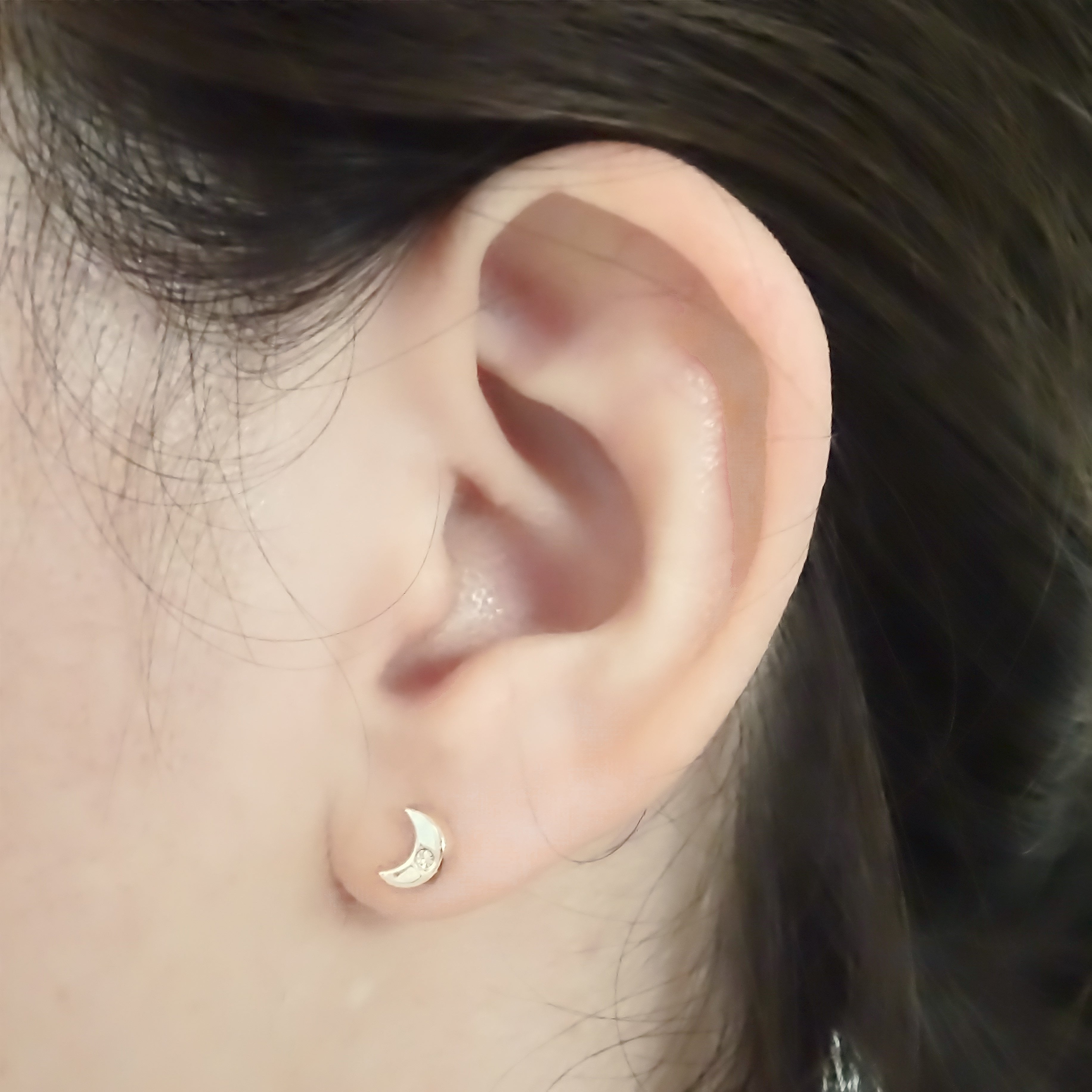 Amor Eterno - Broqueles Luna Basic Diamante / Aretes Oro 10k