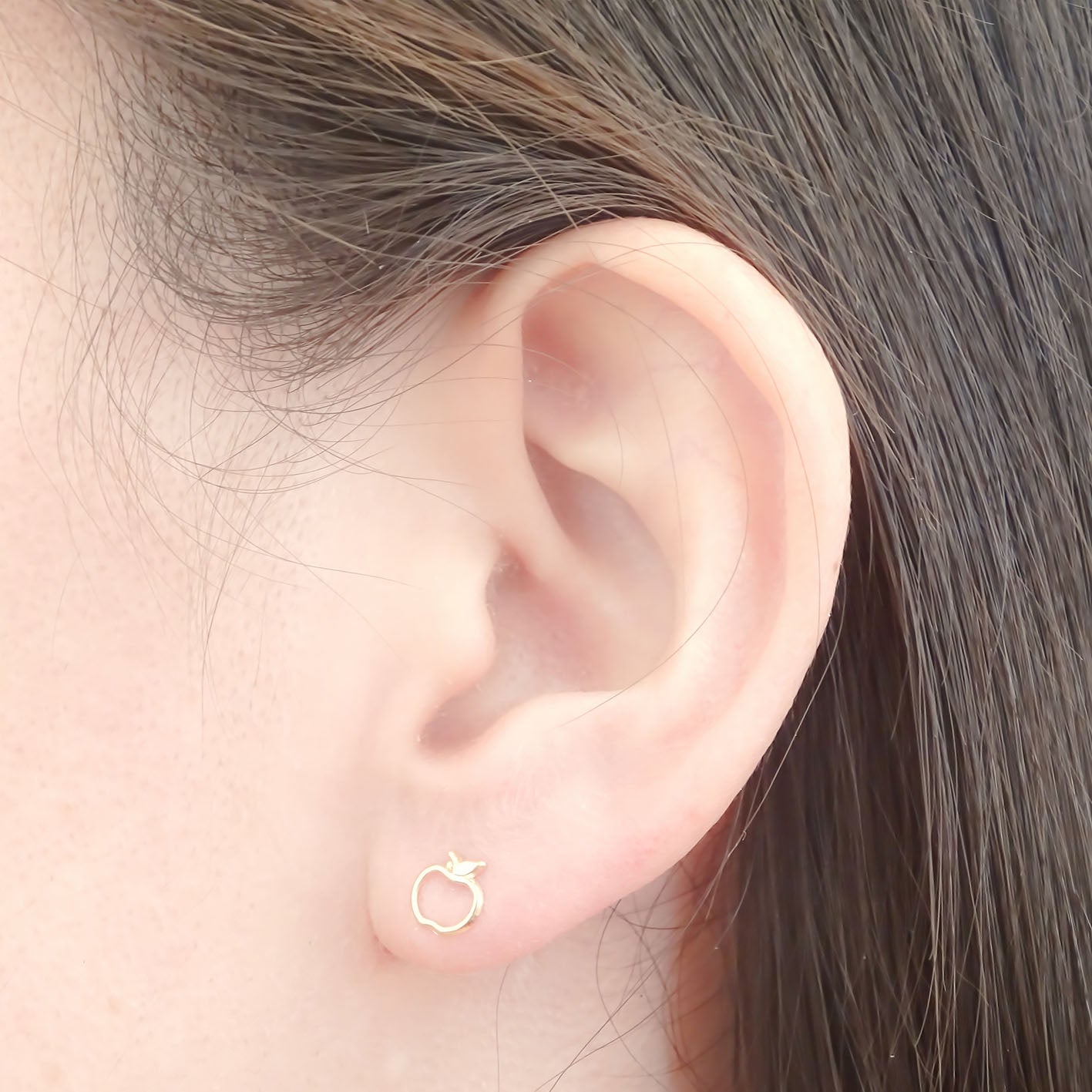 Amor Eterno - Broqueles Manzana Silueta / Aretes Oro 10k