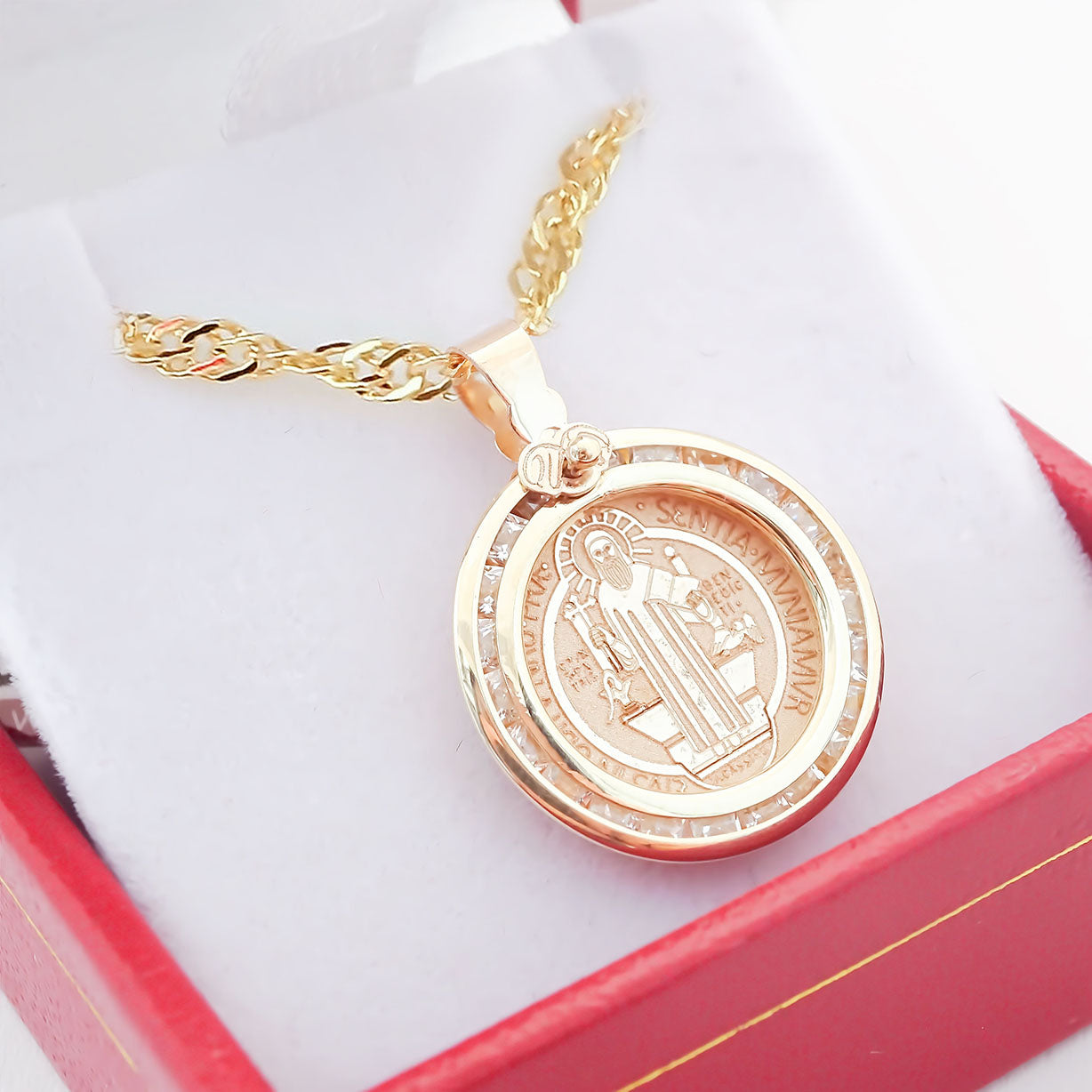 Amor Eterno - Dije Medalla San Benito Oro 10k +Cadena de Regalo