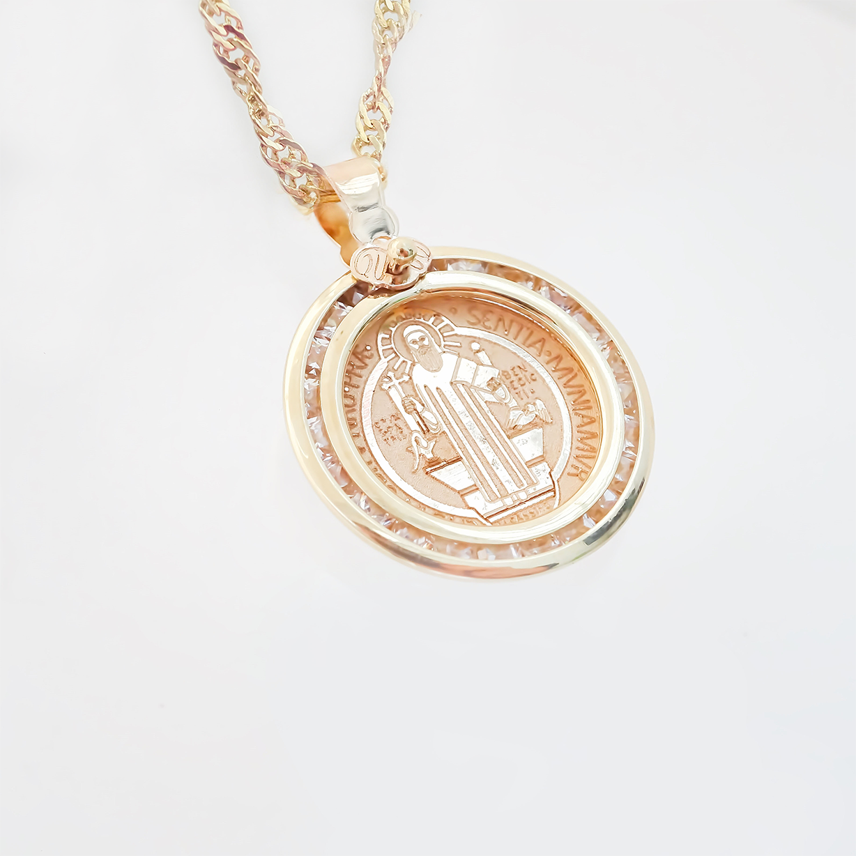 Amor Eterno - Dije Medalla San Benito Oro 10k +Cadena de Regalo