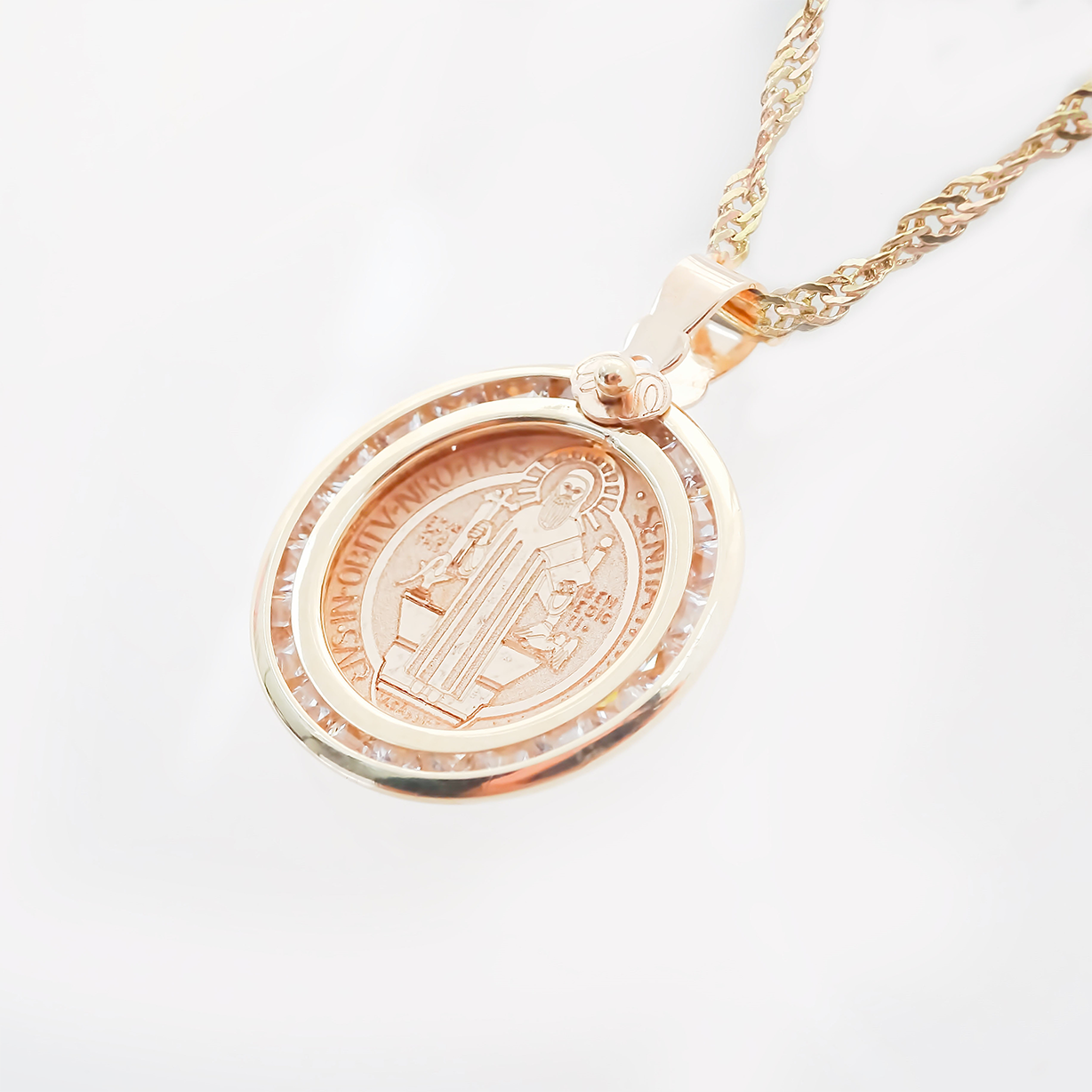 Amor Eterno - Dije Medalla San Benito Oro 10k +Cadena de Regalo