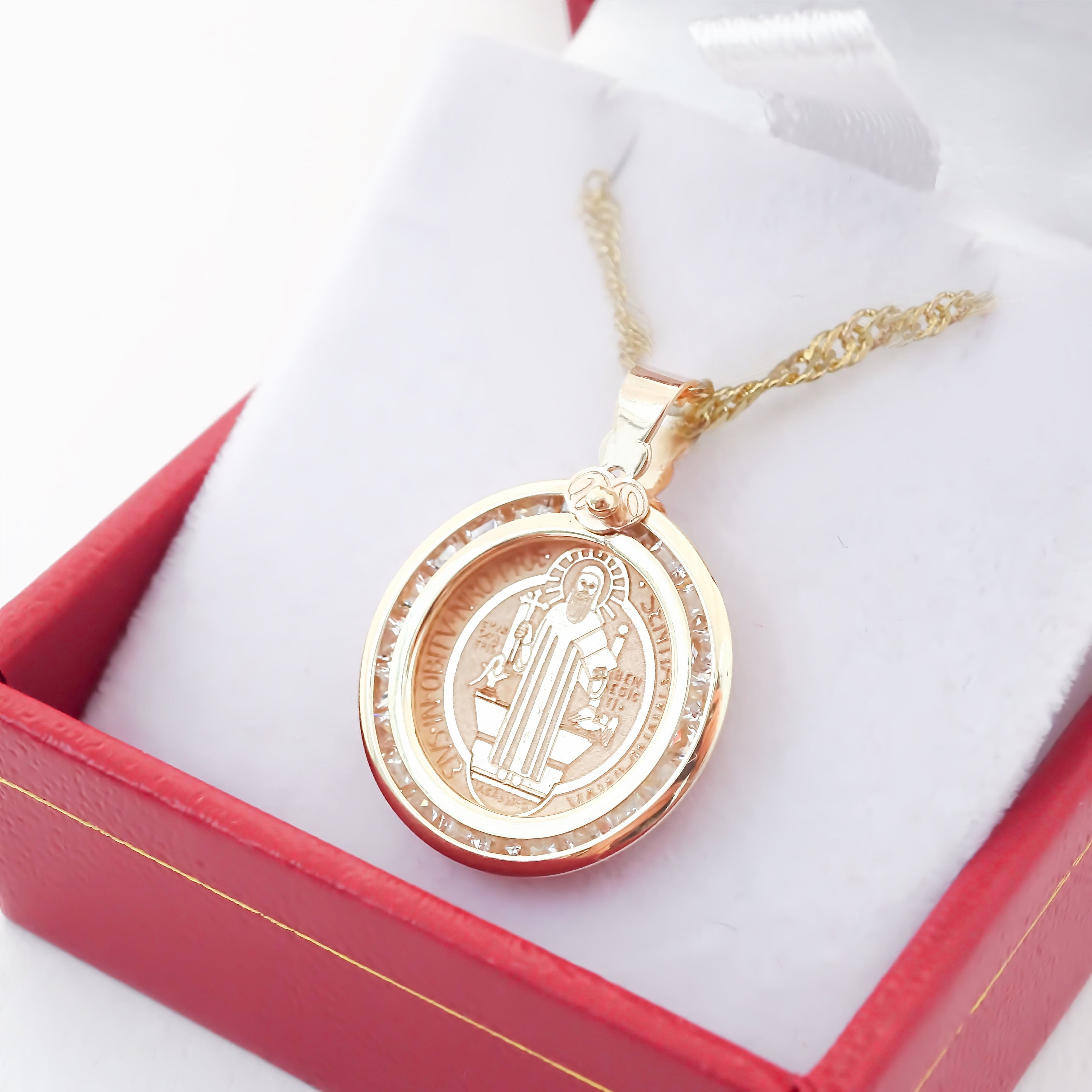 Amor Eterno - Dije Medalla San Benito Oro 10k +Cadena de Regalo
